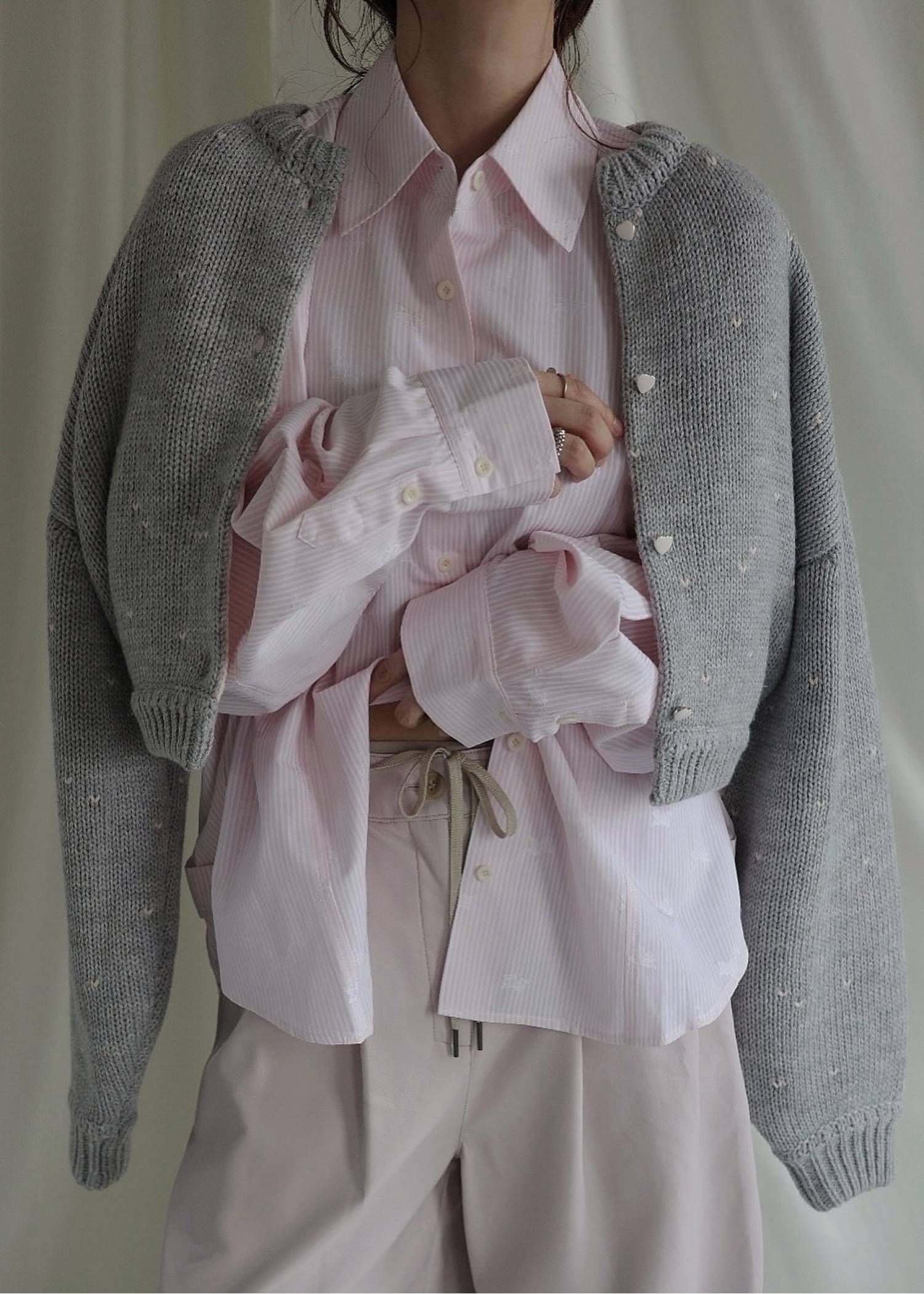 【ショート】ハートドット リバーシブルカーディガン (グレー×ベビーピンク) short heart dot jacquard reversible knit cardigan (gray×baby pink) /  26SS