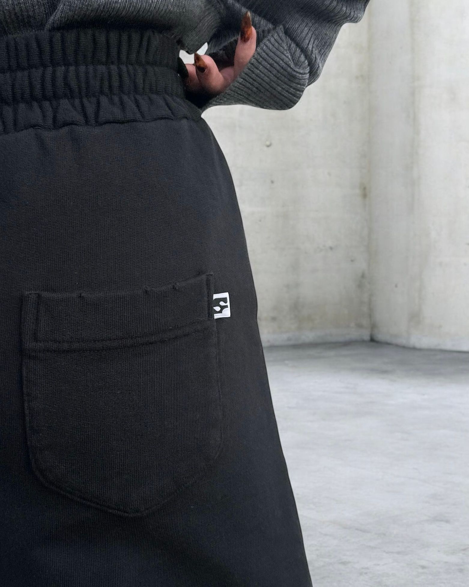 NOUNLESS - NOUNLESS LOOSE SWEAT PANTS (NOIR) / ルーズ