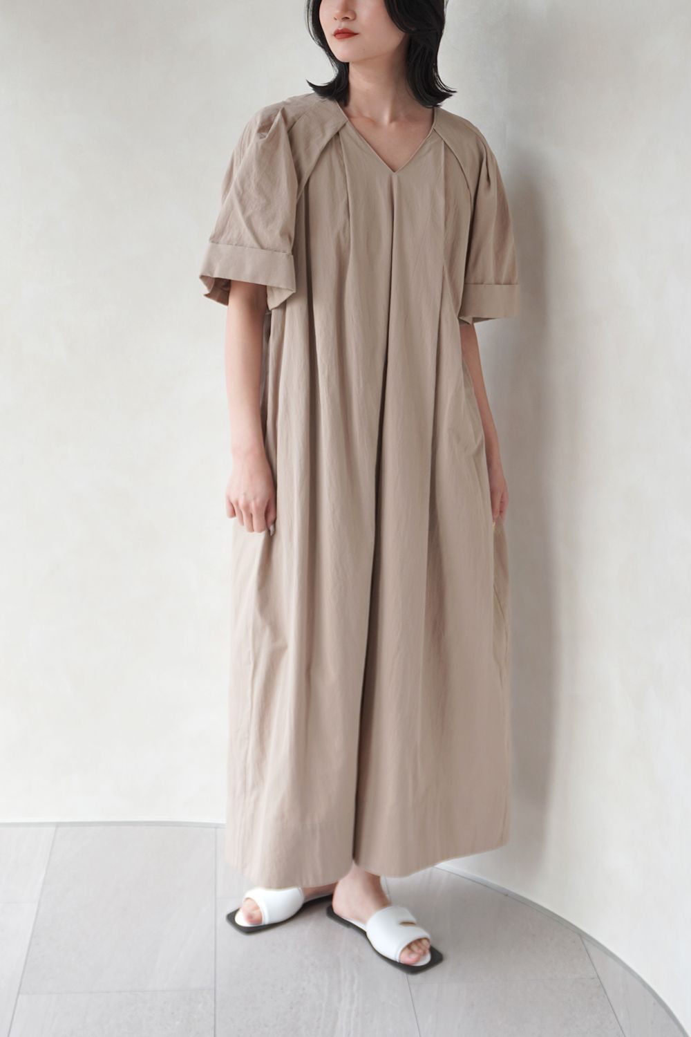 TACK SLEEVE COTTON DRESS / タックスリーブコットンドレス (ベージュ)