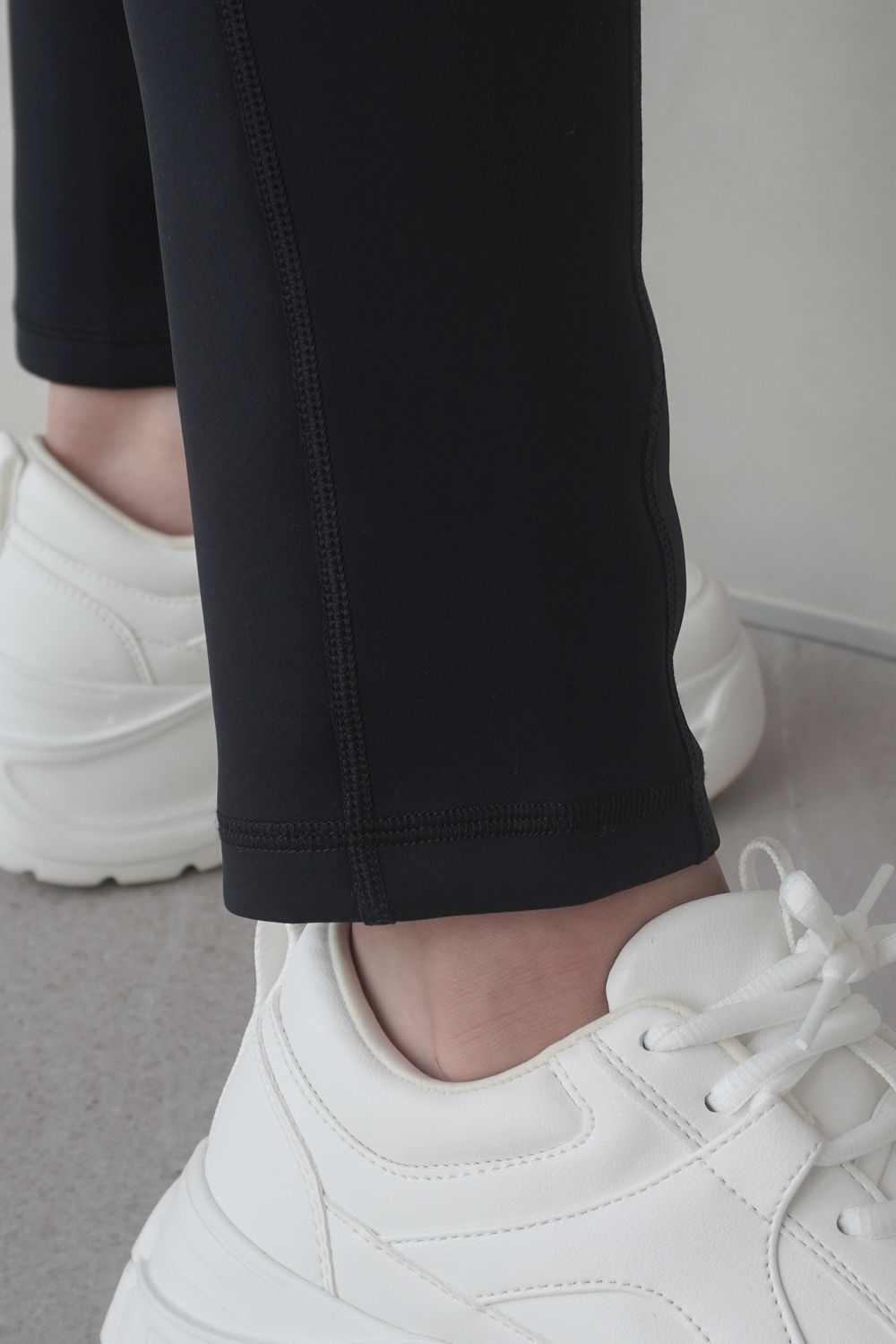 【残り1点】REGULAR-FIT COMFORT LEGGINGS / レギュラーフィット コンフォートレギンス (ブラック) / レディース