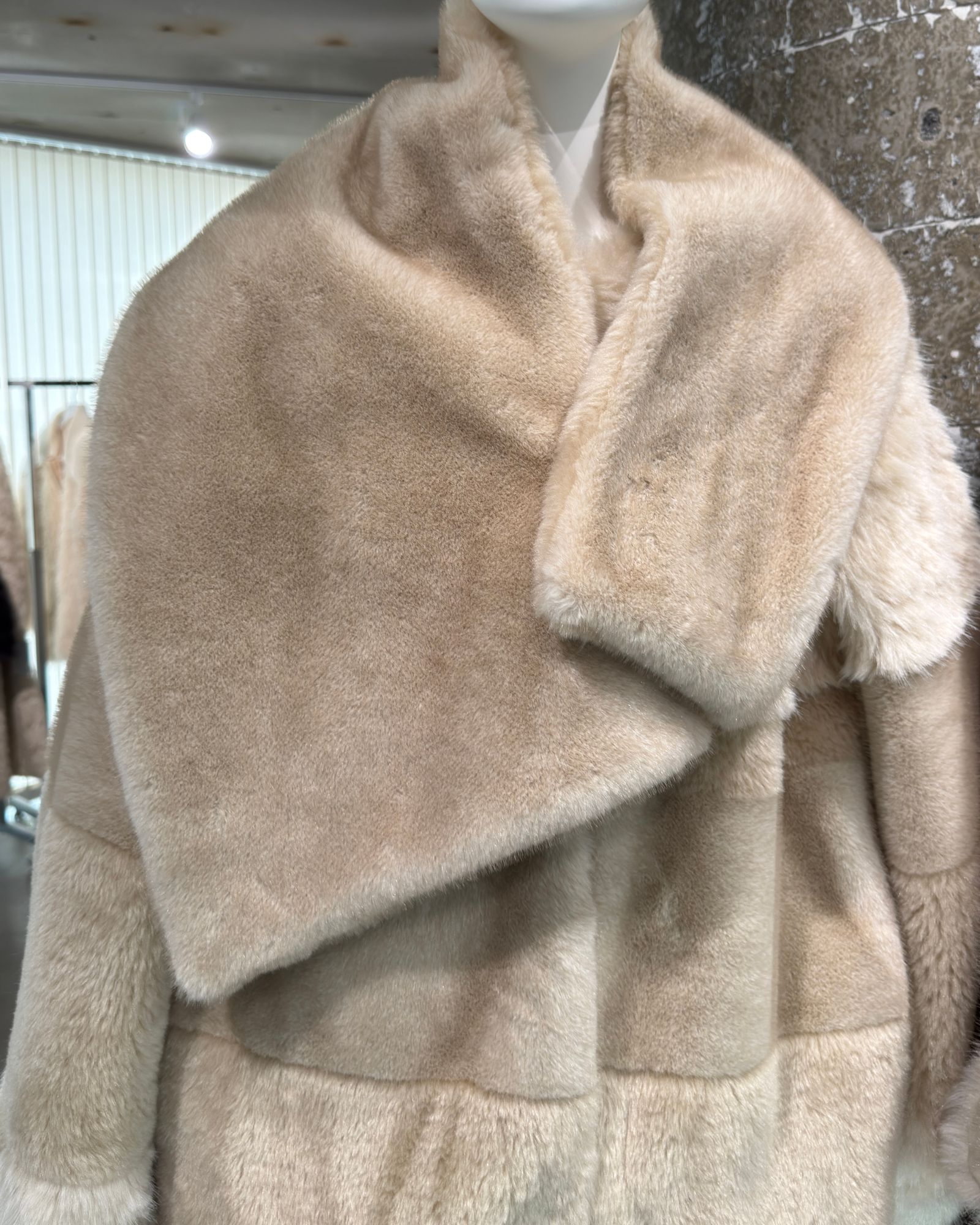 【先行予約】【26TH-19】ミックスファーコート (ベージュ) Mixed Fur Coat (Beige) /  エコファー  /  フェイクファー 【受注期間6/14 23:59まで】
