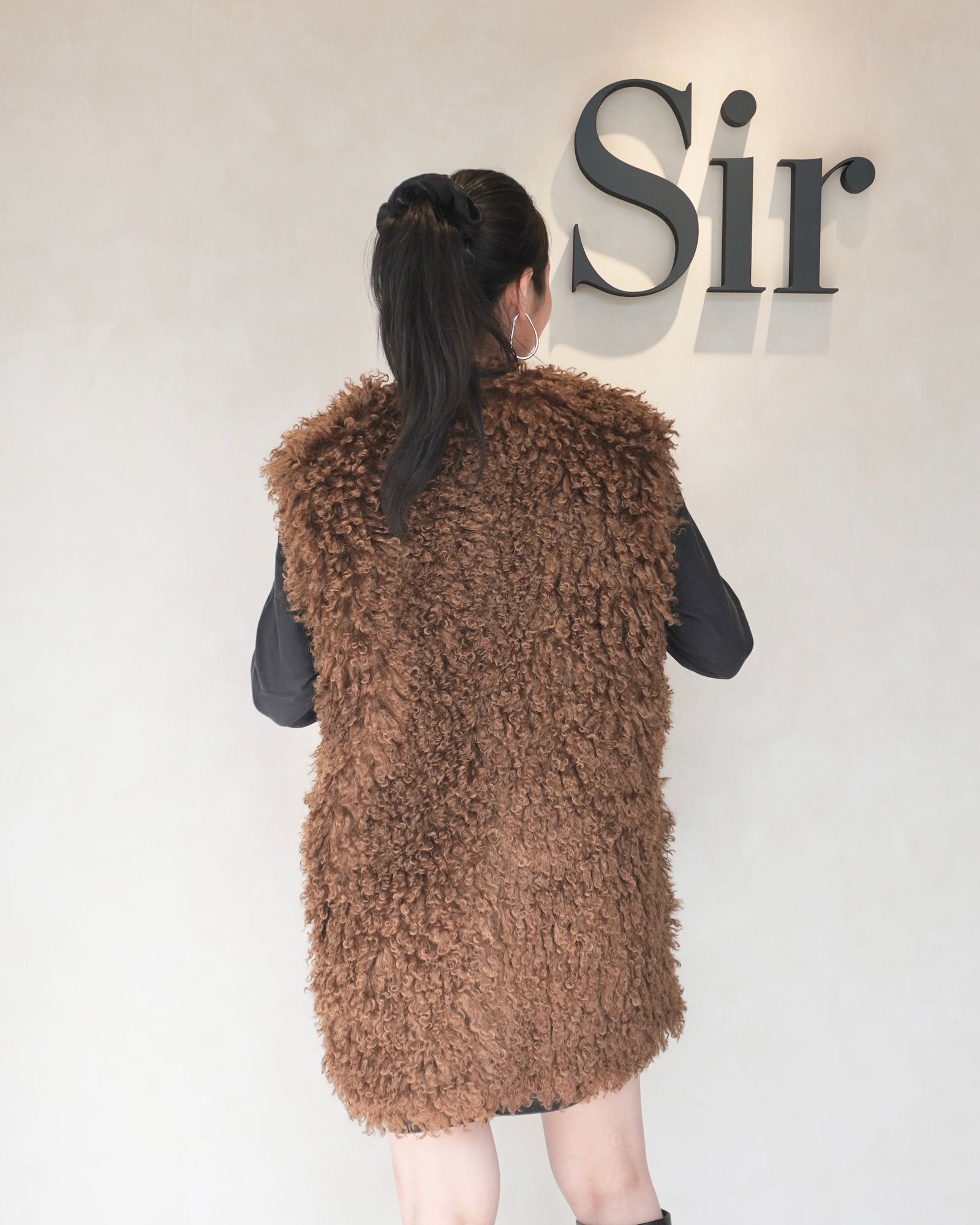 【25AW】CRINPED BOA VEST / クリンプドボアベスト (ブラウン)