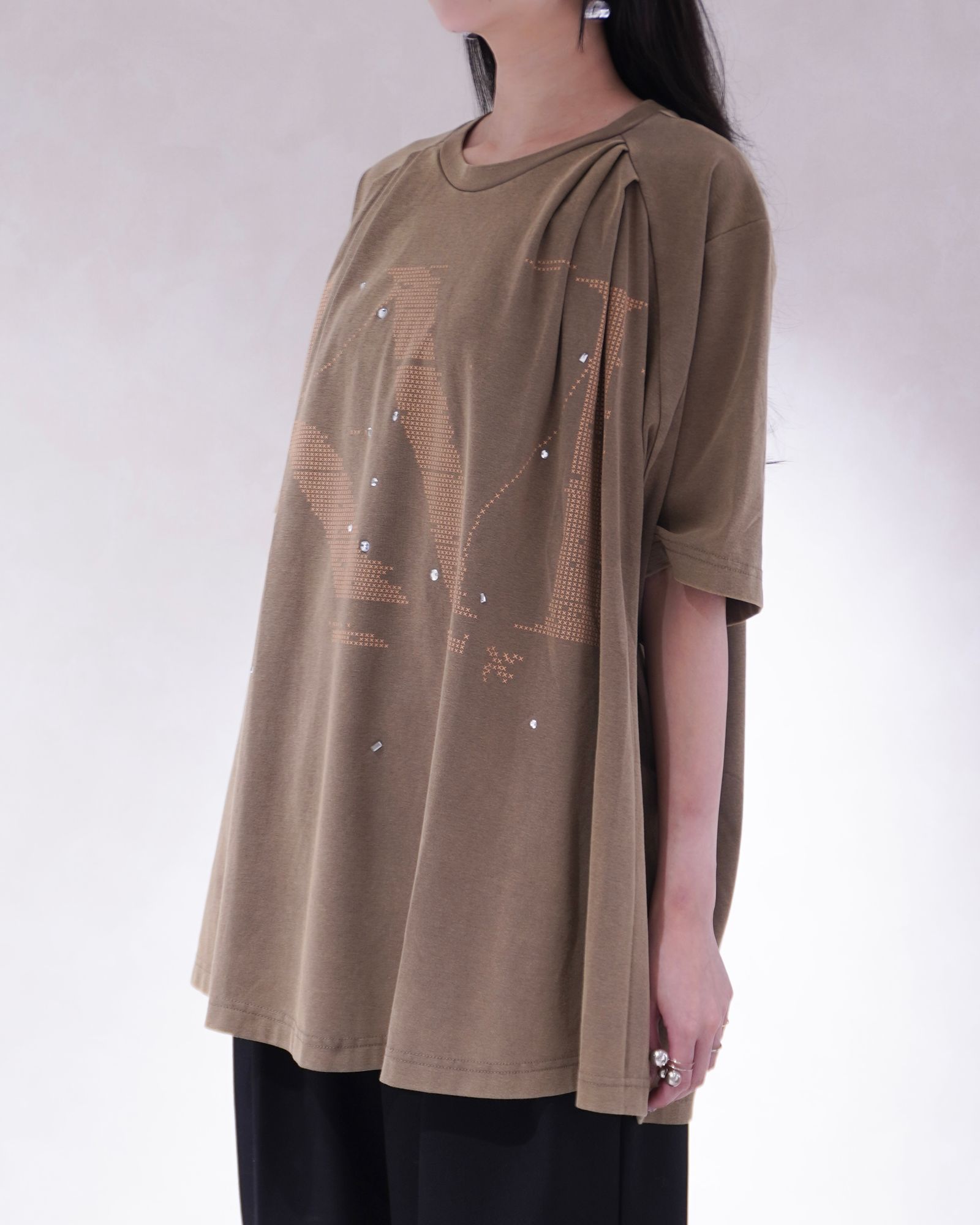 タック オーバーサイズTシャツ (ブラウン) tuck detail oversized tee(unisex) (Brown) /  26SS