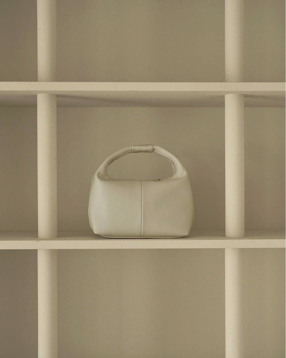 ワンハンドル レザーバッグ (アイボリー) Onehandle Leather Bag (Ivory) / 26SS