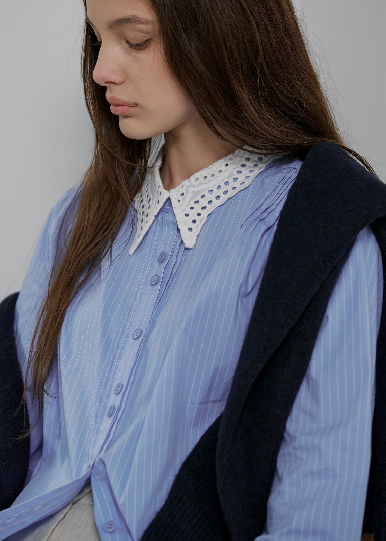 lace collar hem shoulder pintuck SH / レースヘムショルダー ピンタックシャツ (サックス) / 25AW /