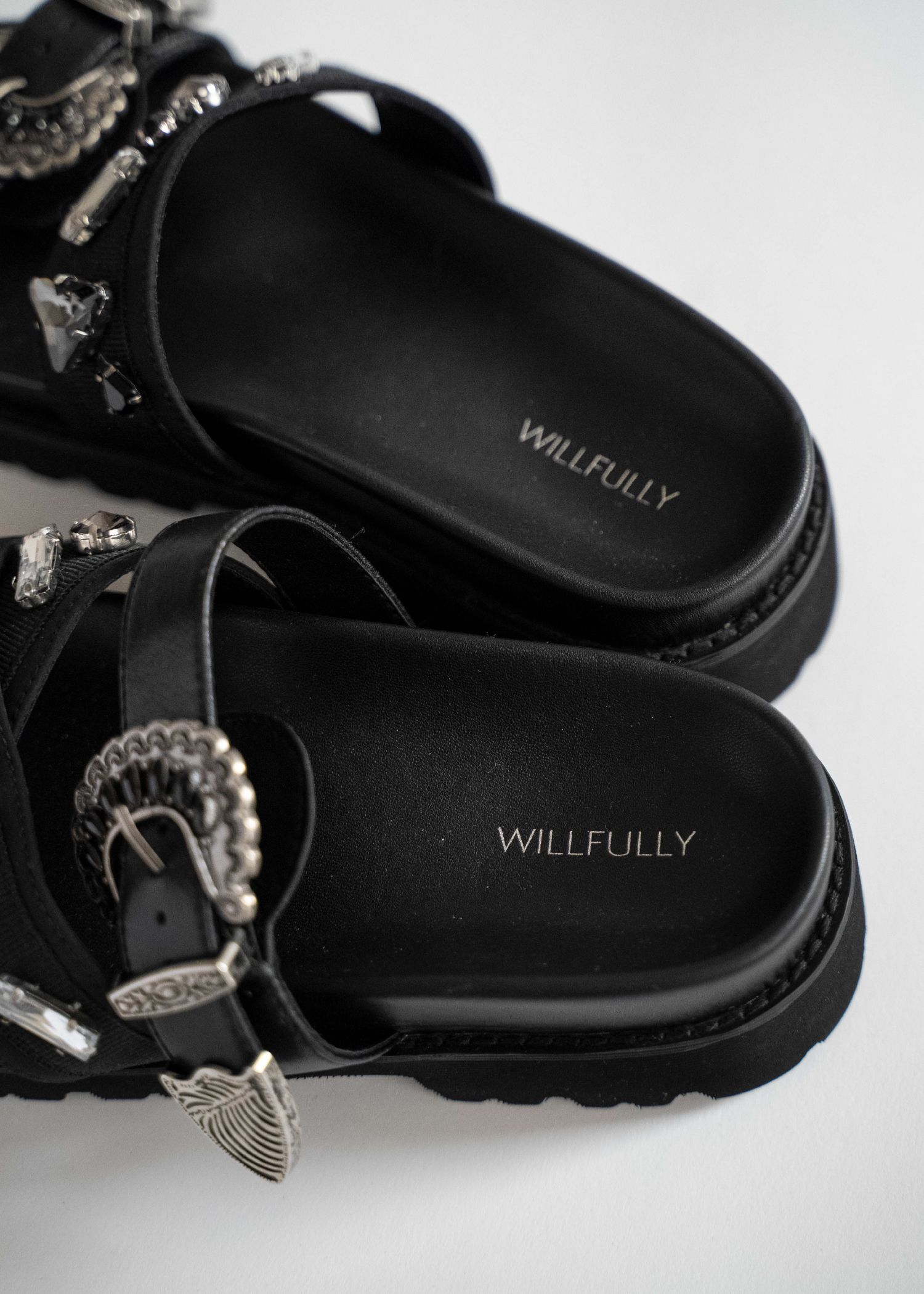 asymmetric bijou strap sandal (Black) / ビジューサンダル (ブラック) / 26SS