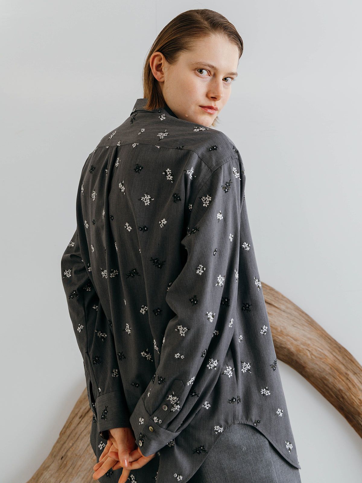 FLOWER EMBROIDERY SHIRTS (Gray) / フラワーエンブロイダリー シャツ (グレー) / 26SS