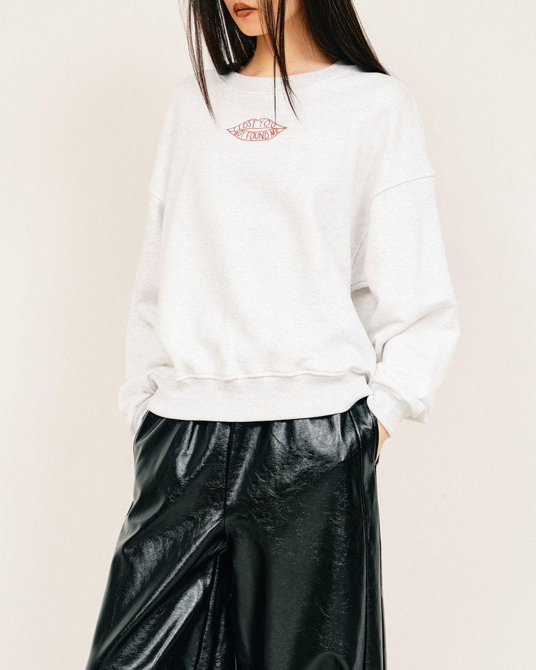 lip embroy sweat tops / リップエンブロイスウェットトップス (アイボリー) / 25AW