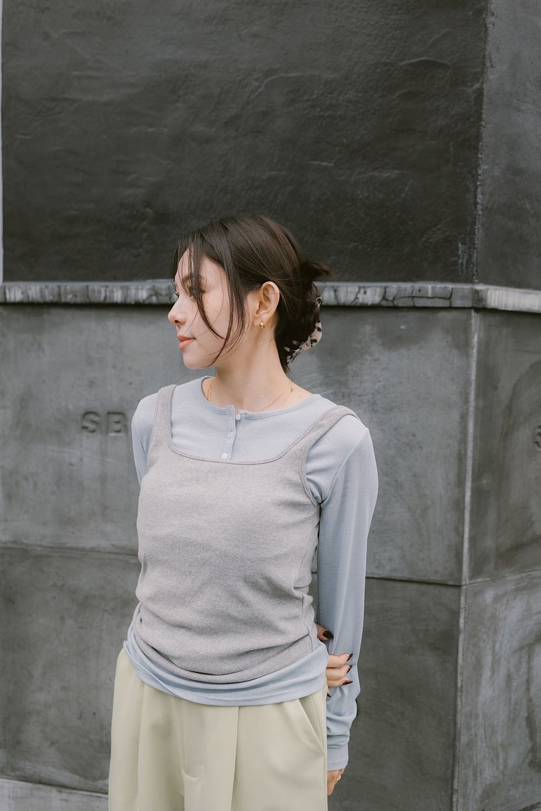 スクエアネックカップインタンクトップ (グレー) Square Neck Tank Top (Gray) /  26SS