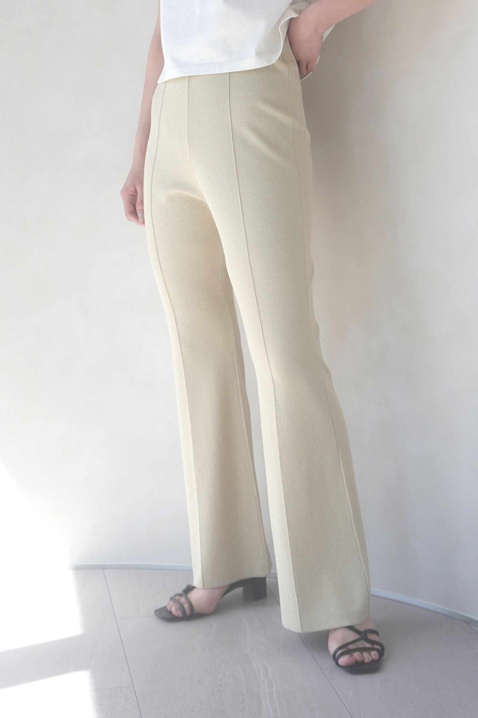 CENTER SEAM FLARE SILHOUETTE KNIT PANTS / センターシームフレアシルエットニットパンツ (ゴールド)