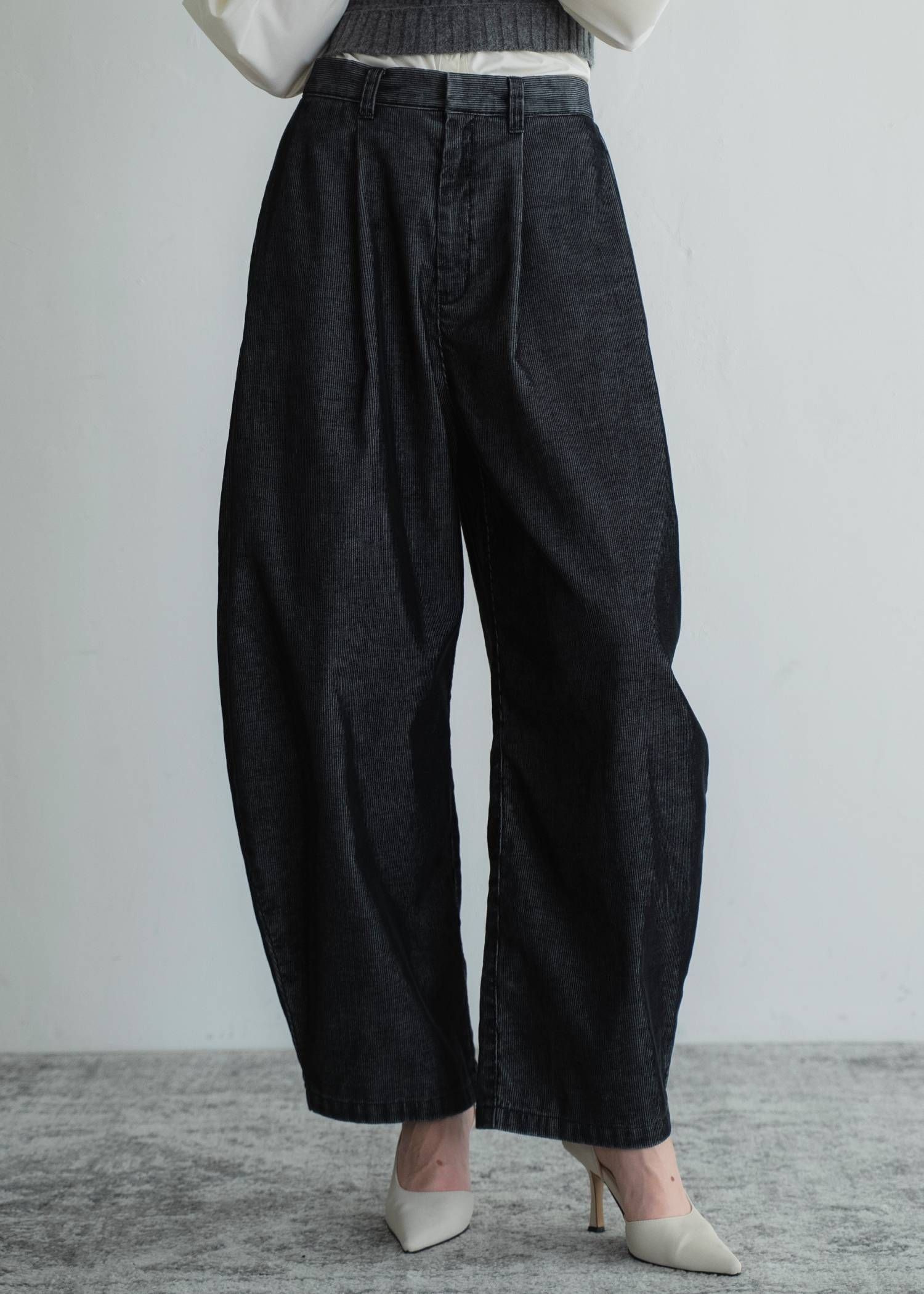 サイドタック コーデュロイ カーブパンツ (ブラック) side tuck chemical wash corduroy curve PT (Black) /  26AW