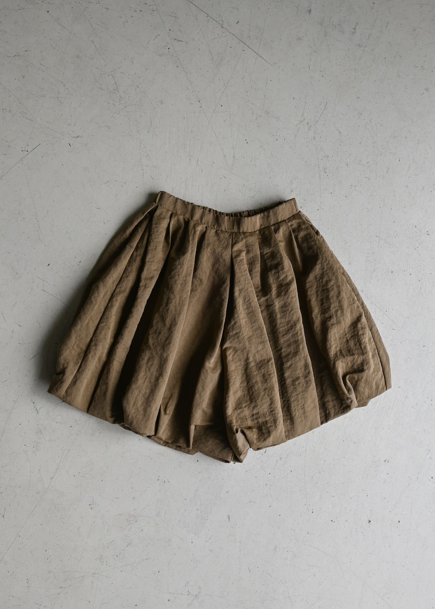 volume tuck balloon S/PT / ボリュームタックバルーン ショートパンツ (タン) / 25AW /