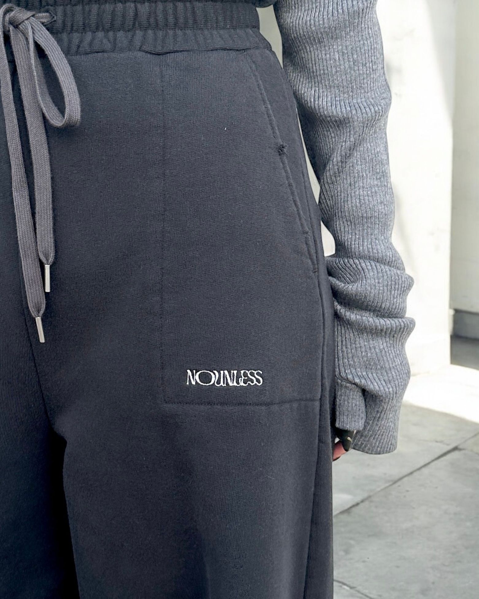 NOUNLESS - NOUNLESS LOOSE SWEAT PANTS (NOIR) / ルーズ
