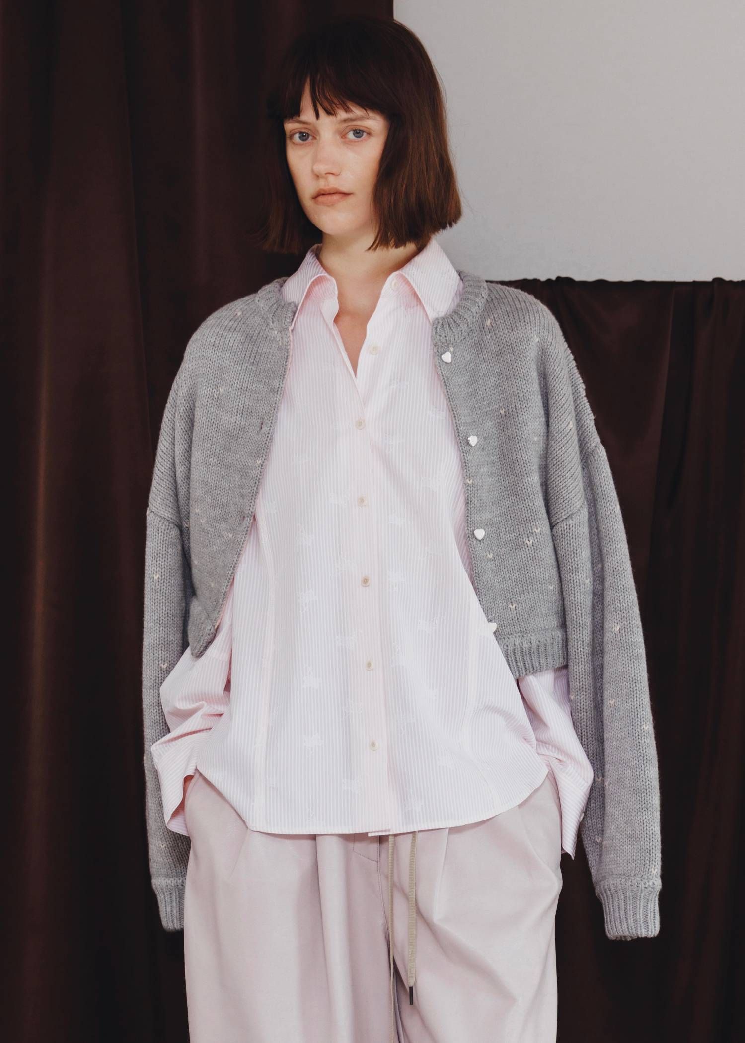 【ショート】ハートドット リバーシブルカーディガン (グレー×ベビーピンク) short heart dot jacquard reversible knit cardigan (gray×baby pink) /  26SS