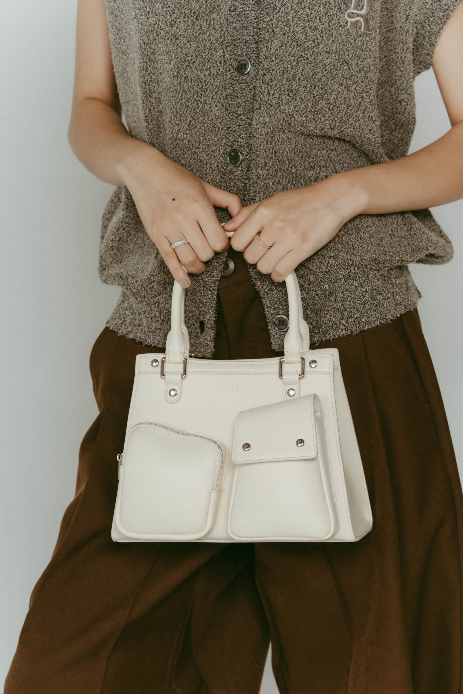 multi pocket hand bag / マルチポケットハンドバッグ (ホワイト)