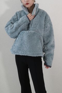 BI COLOR FAKE FUR TOPS / バイカラーフェイクファートップス (スカイブルー)