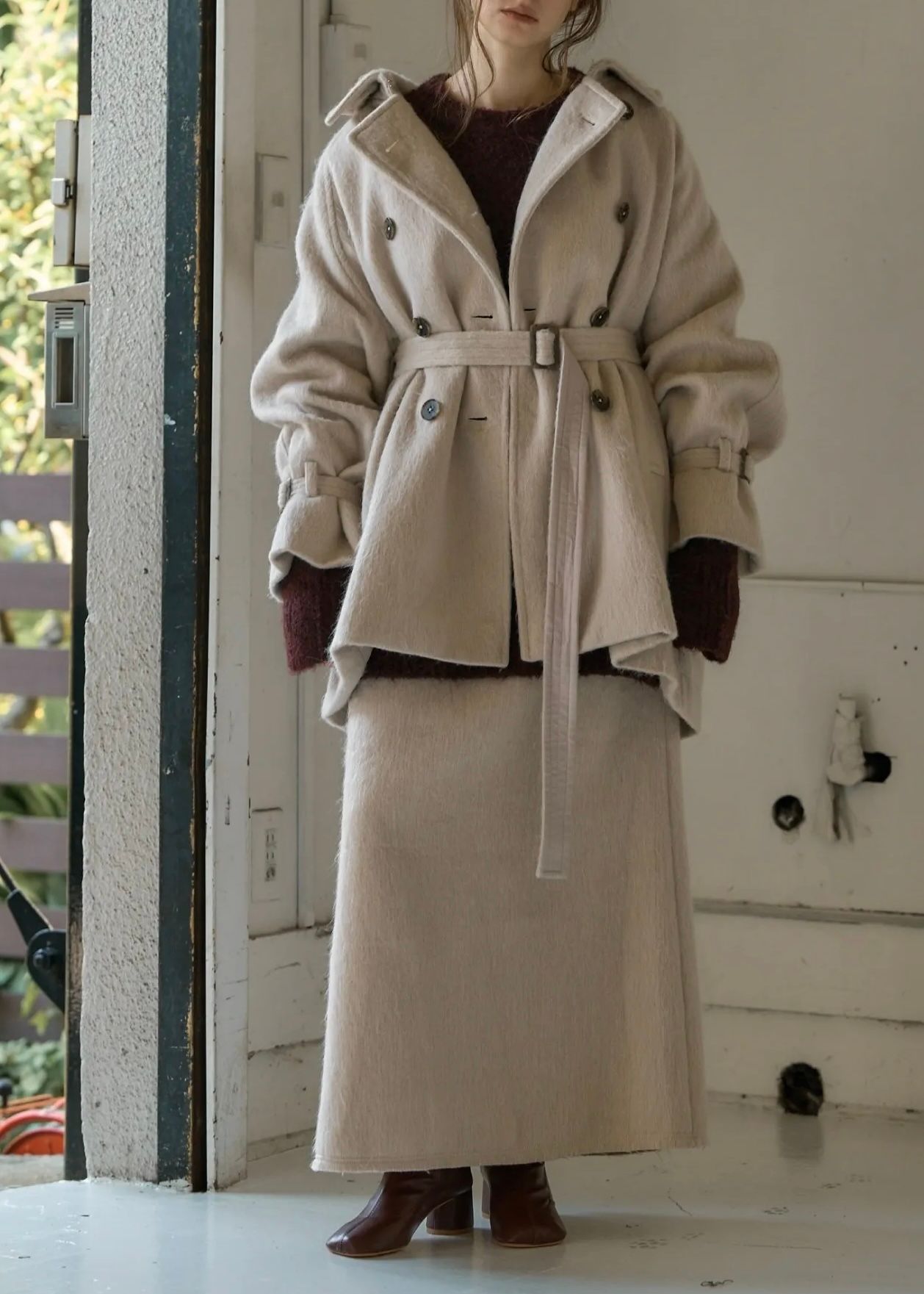 middle shaggy volume sleeve trench coat / ミドル シャギートレンチコート (ミルクティー) / 25AW
