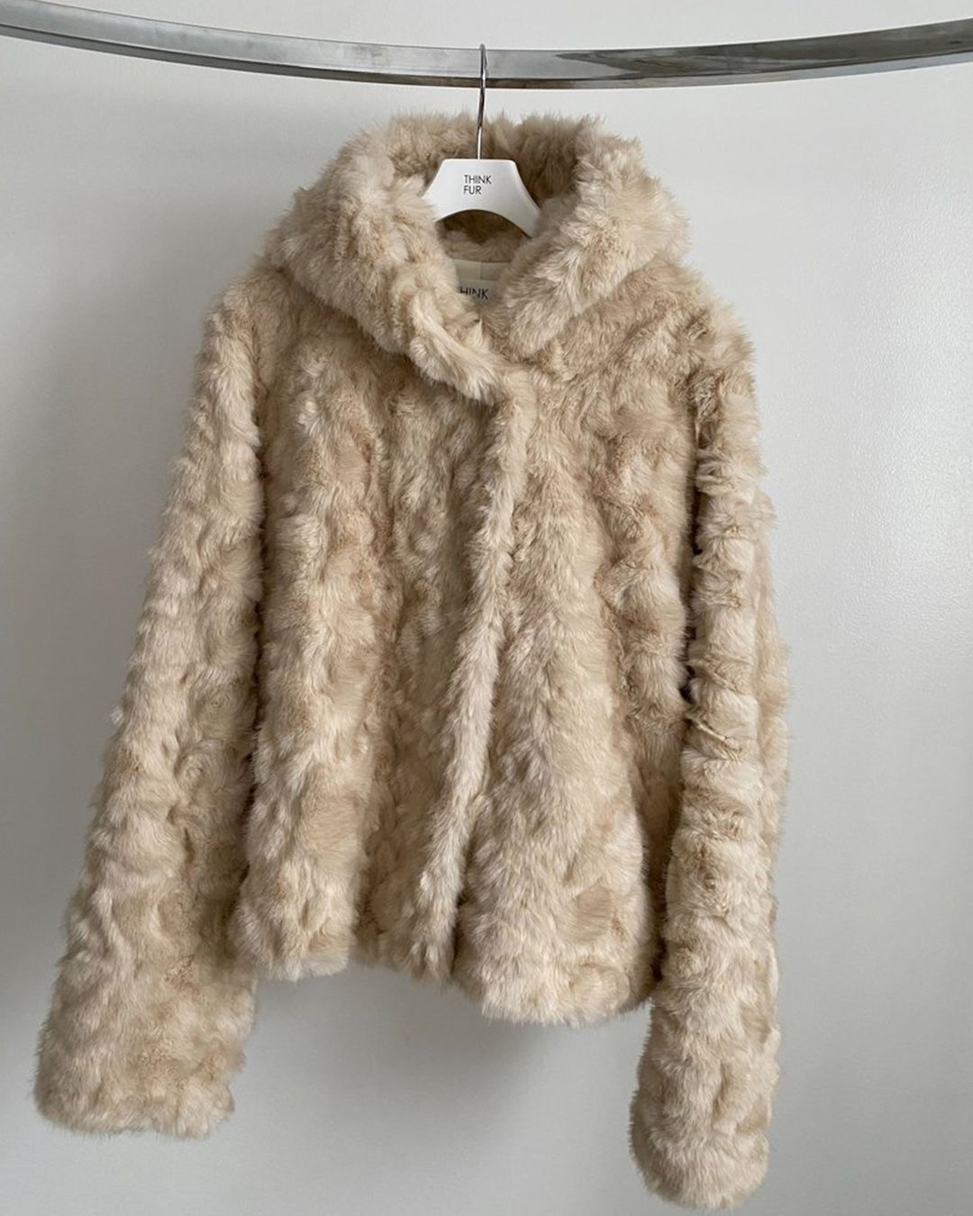 【先行予約】【26TH-07】ラビット調ファーフーディコート (クリーム) Rabbit Like Fur Hoodie Coat (Cream) /  エコファー  /  フェイクファー 【受注期間6/14 23:59まで】