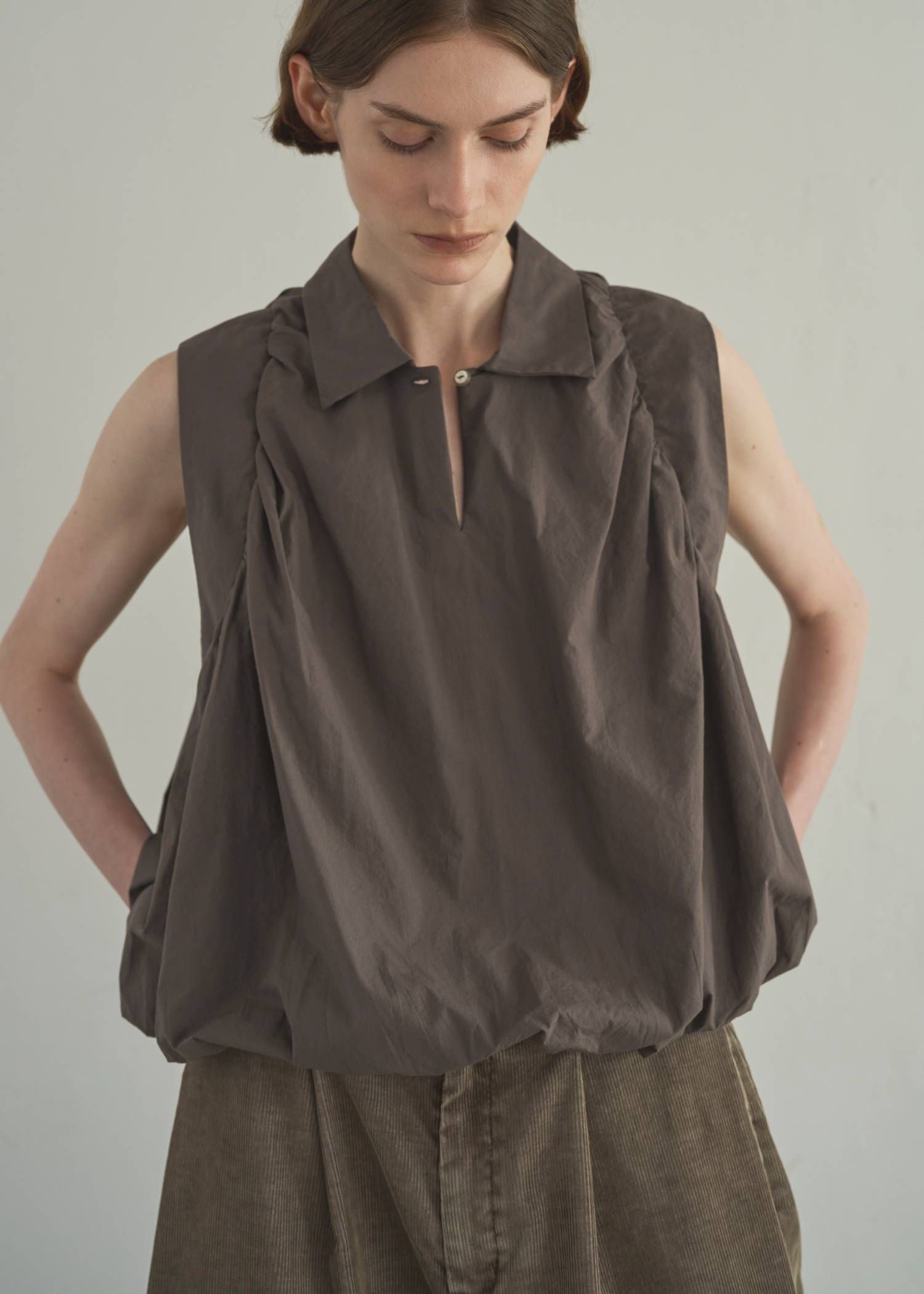 バルーンギャザー ノースリーブトップス (カフェモカ) volume balloon gather no sleeve tops (Caffe mocha) /  26SS