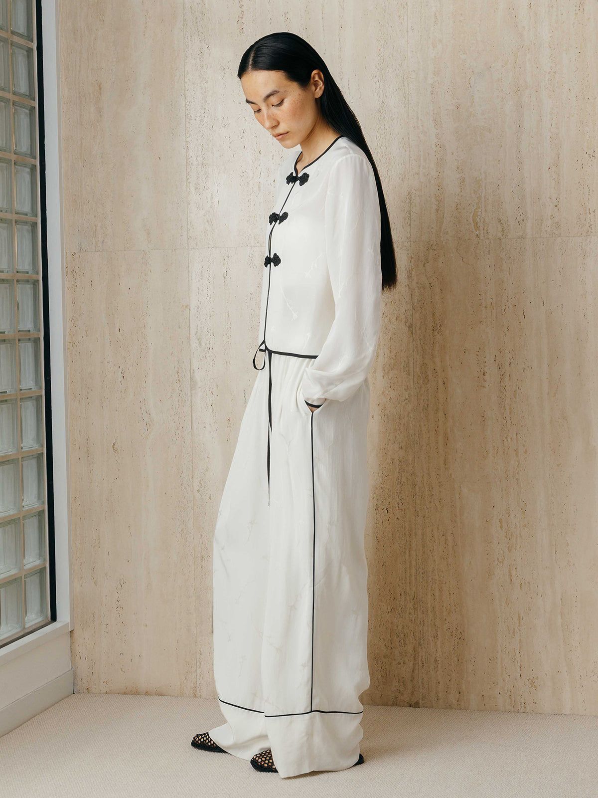 サテンジャガード イージーパンツ (アイボリー) SATIN JQ EASY PANTS (Ivory) /  26SS