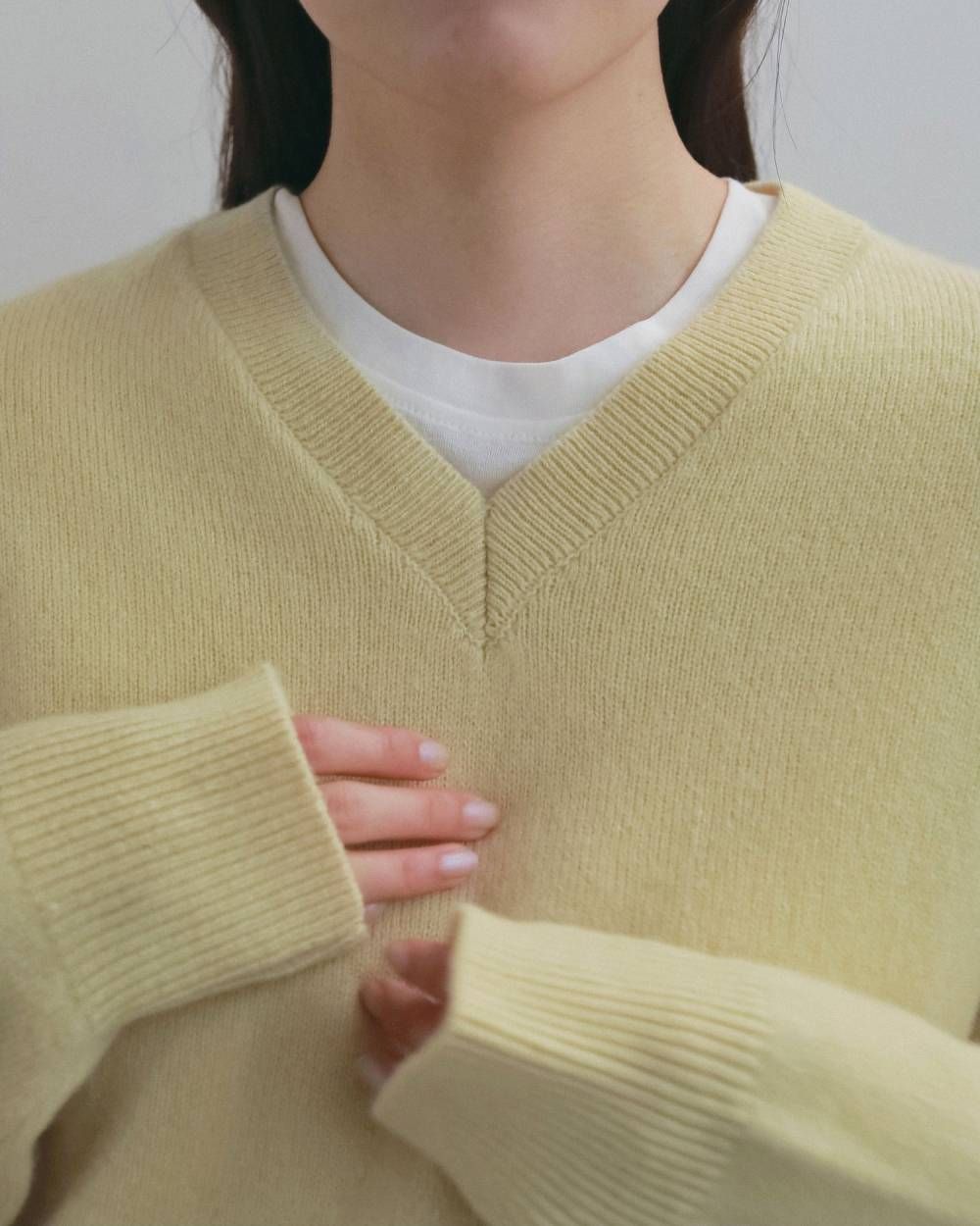 ウールVネックニット (イエロー) Wool Vneck Knit (Yellow) / 26AW 【6月29日まで期間限定予約】