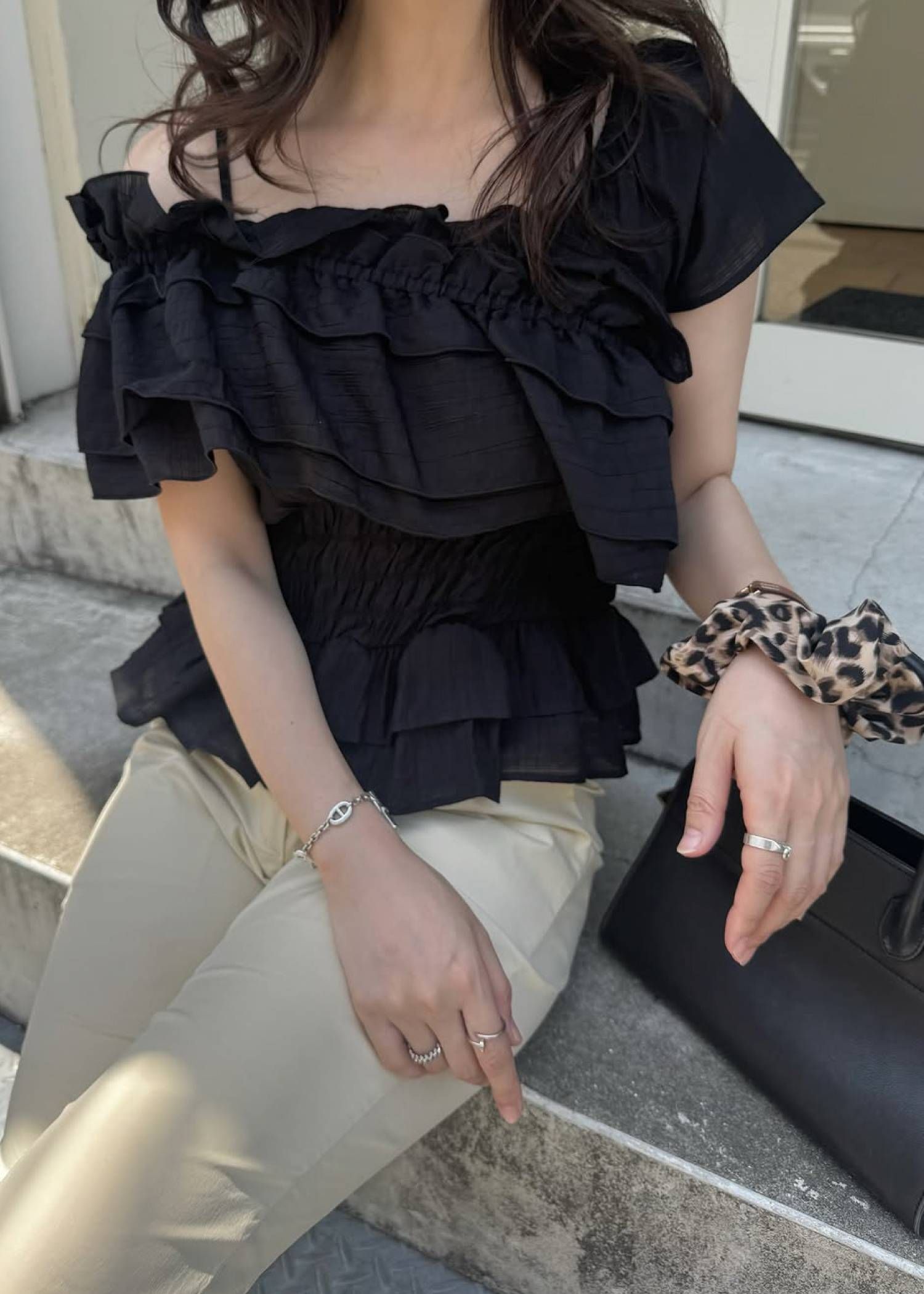アシンメトリー ティアードフリルブラウス (ブラック) asymmetry tiered frill sheer shirring BL (Black) /  26SS