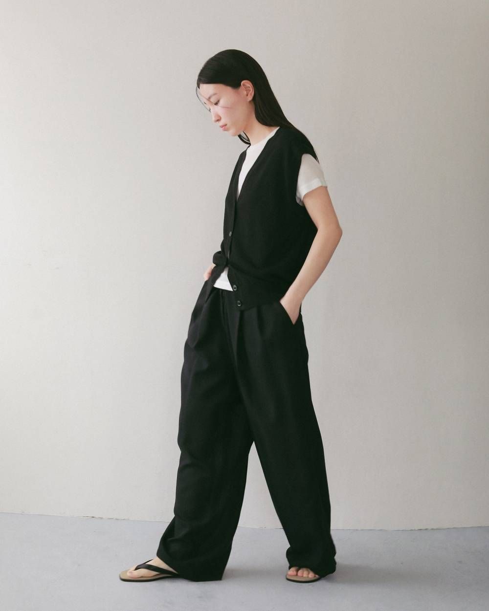Vネック ボタンベスト (ブラック) Vneck Botton Vest (Black) / 27SS