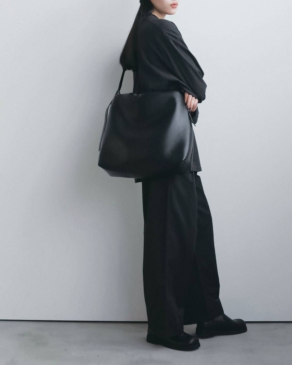 エコレザートートバッグ (ブラック) Ecoleather Tote Bag (Black) / 26AW 【6月29日まで期間限定予約】