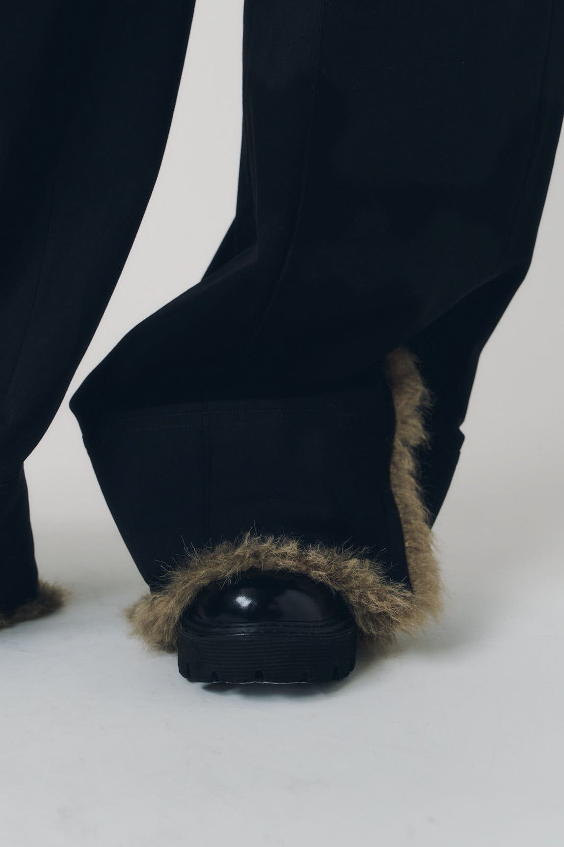 ダブルヘムファートラウザー (ブラックファー) double hem fur trousers(unisex) (Black Fur) / 26AW