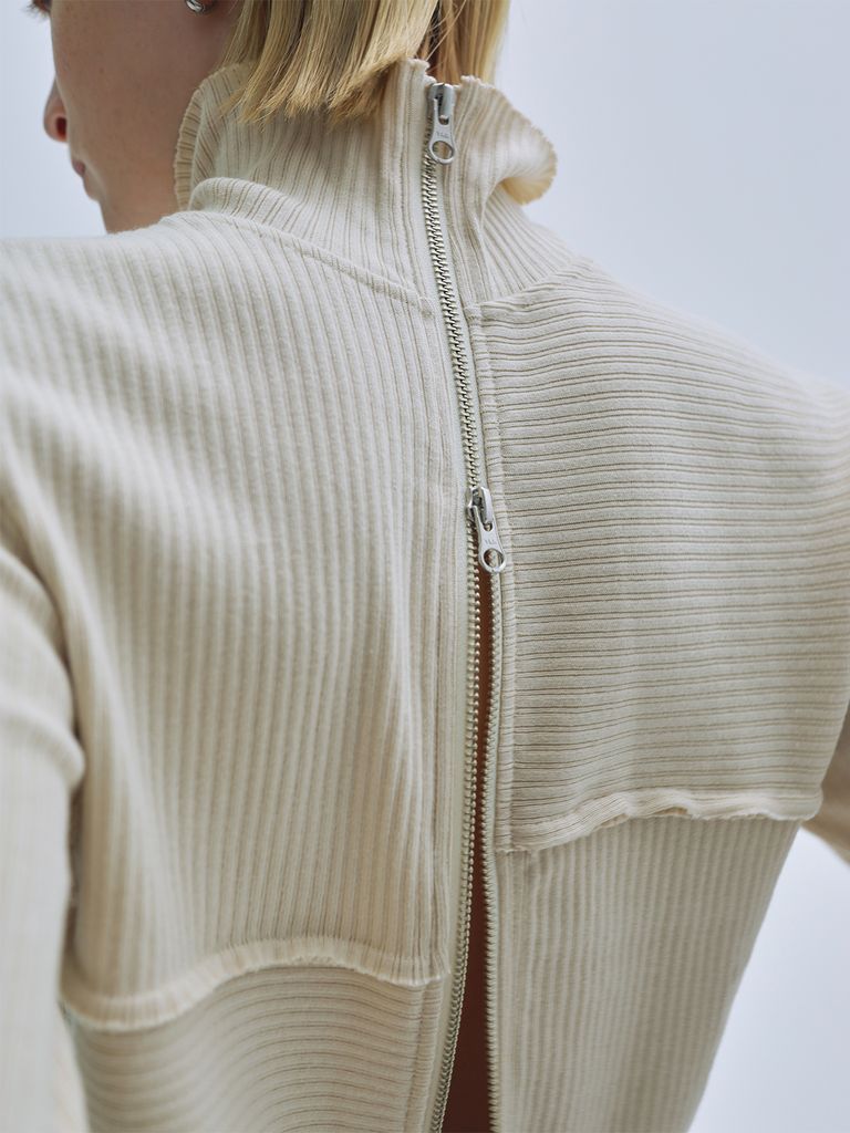 MODEL:176cm/COLOR:OFF WHITE