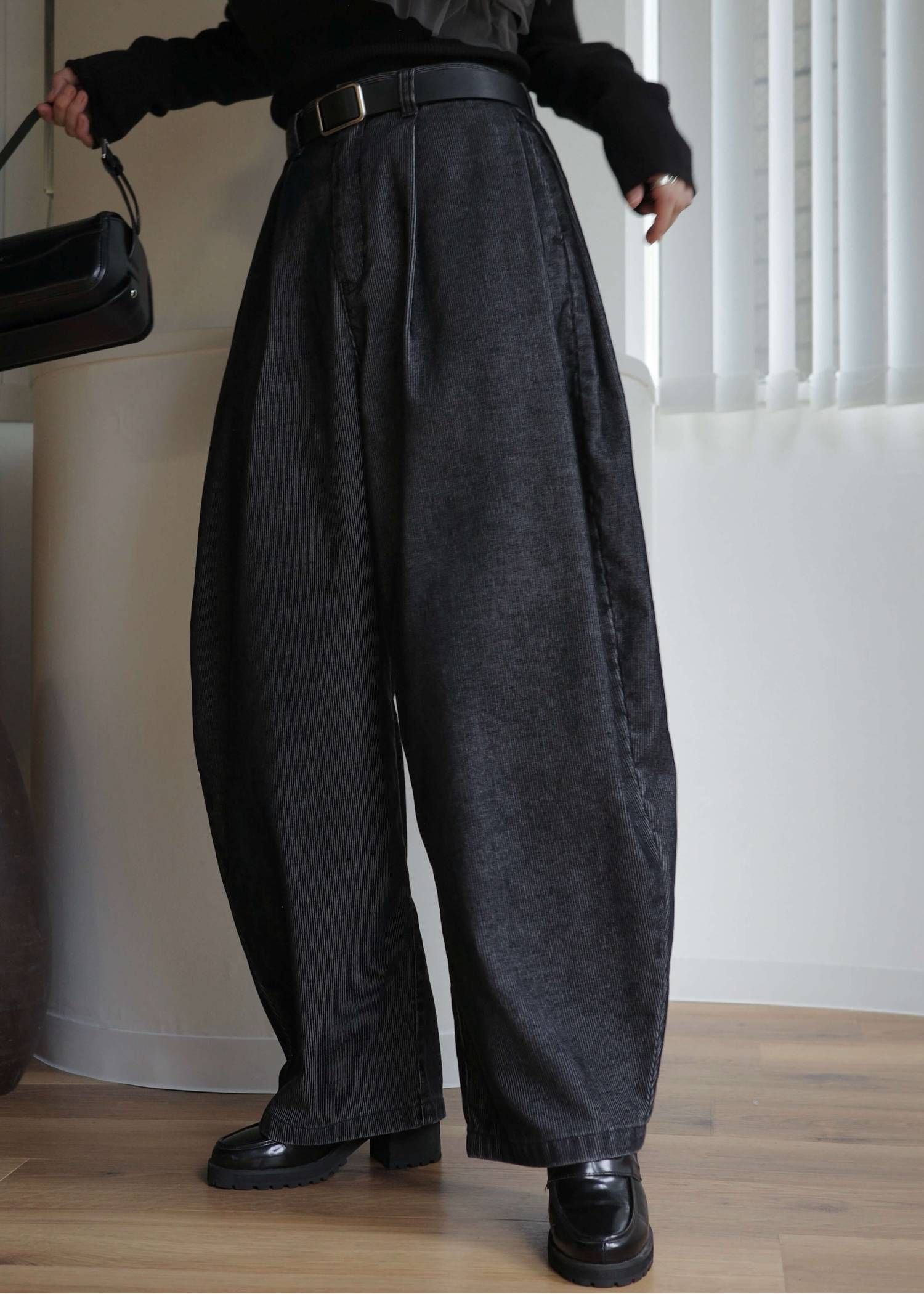 サイドタック コーデュロイ カーブパンツ (ブラック) side tuck chemical wash corduroy curve PT (Black) /  26AW