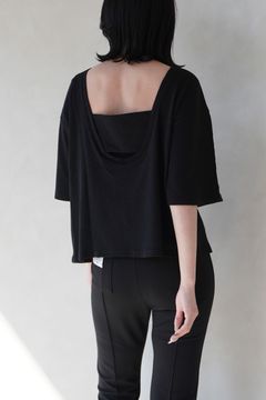 BACK OPEN LOOSE TOPS / バックオープンルーズトップス (ブラック)