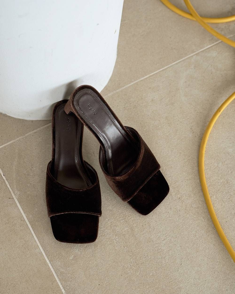 スクエアベロアミュール (ブラウン) Squaretoe Velour Mule (Brown) / 26SS
