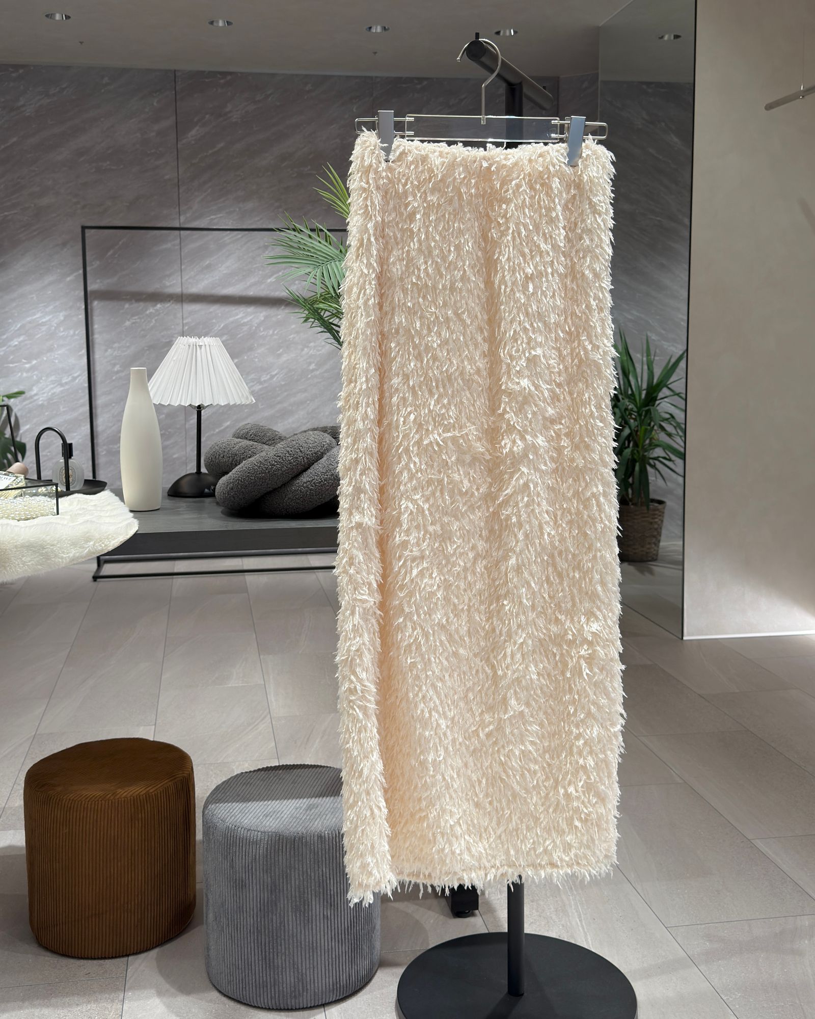 Feather slit skirt / フェザースリットスカート (ホワイト) / 25AW