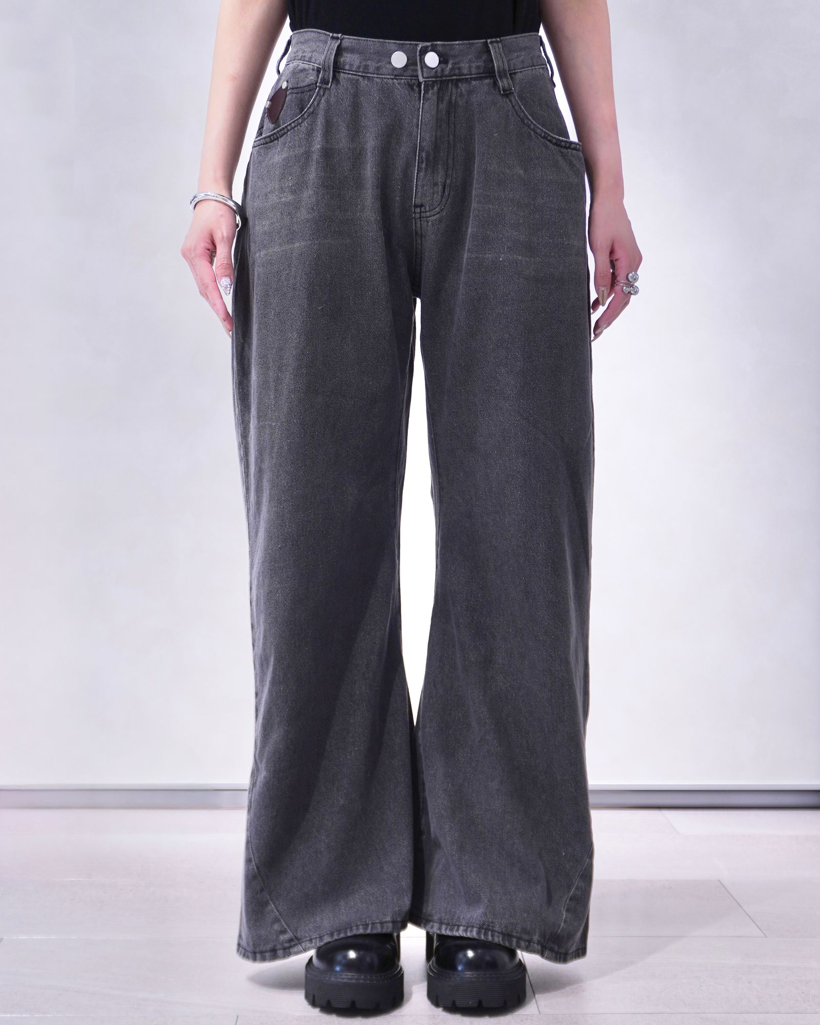 ワイドベルボトムデニムパンツ (グレー) wide bell-bottom denim pants (Gray) /  26SS