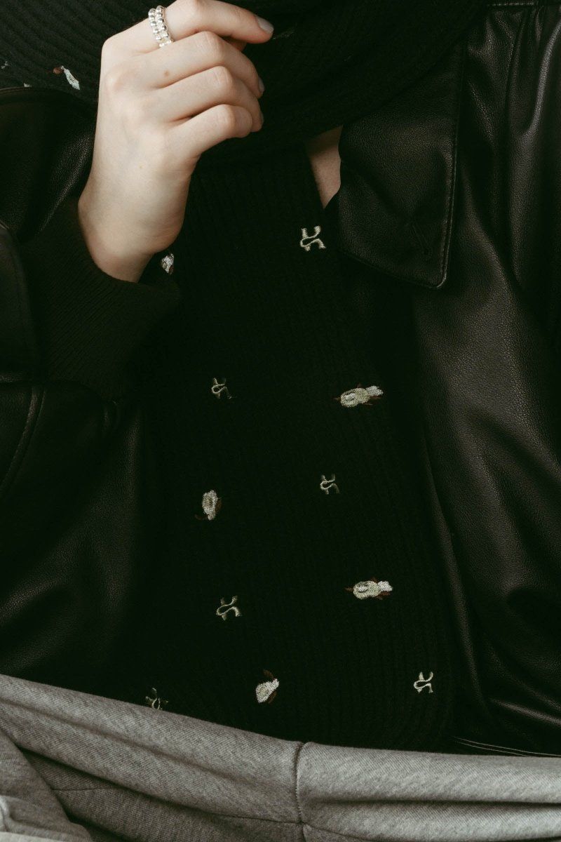 K motif muffler / Kモチーフマフラー (ブラック) / 25AW