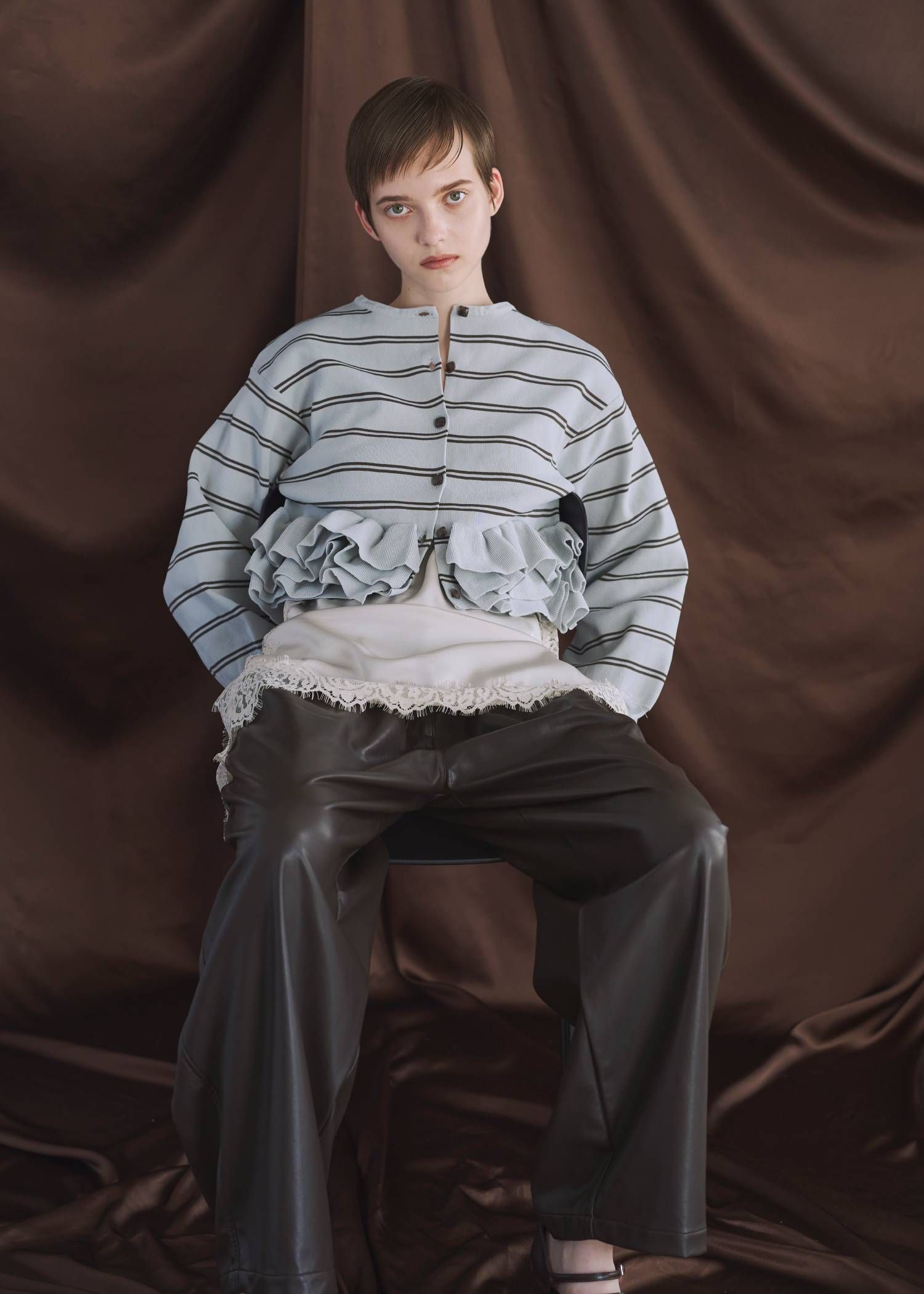 シンセティックレザーパンツ (アーモンド) soft synthetic leather relaxed tuck PT (Almond) /  26AW