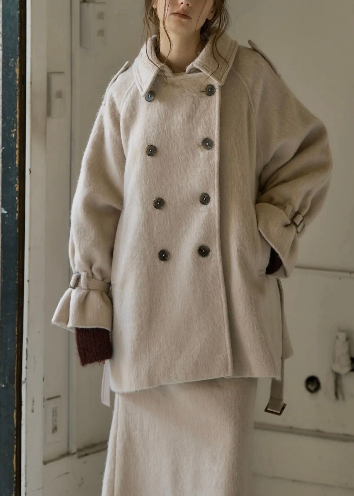 middle shaggy volume sleeve trench coat / ミドル シャギートレンチコート (ミルクティー) / 25AW