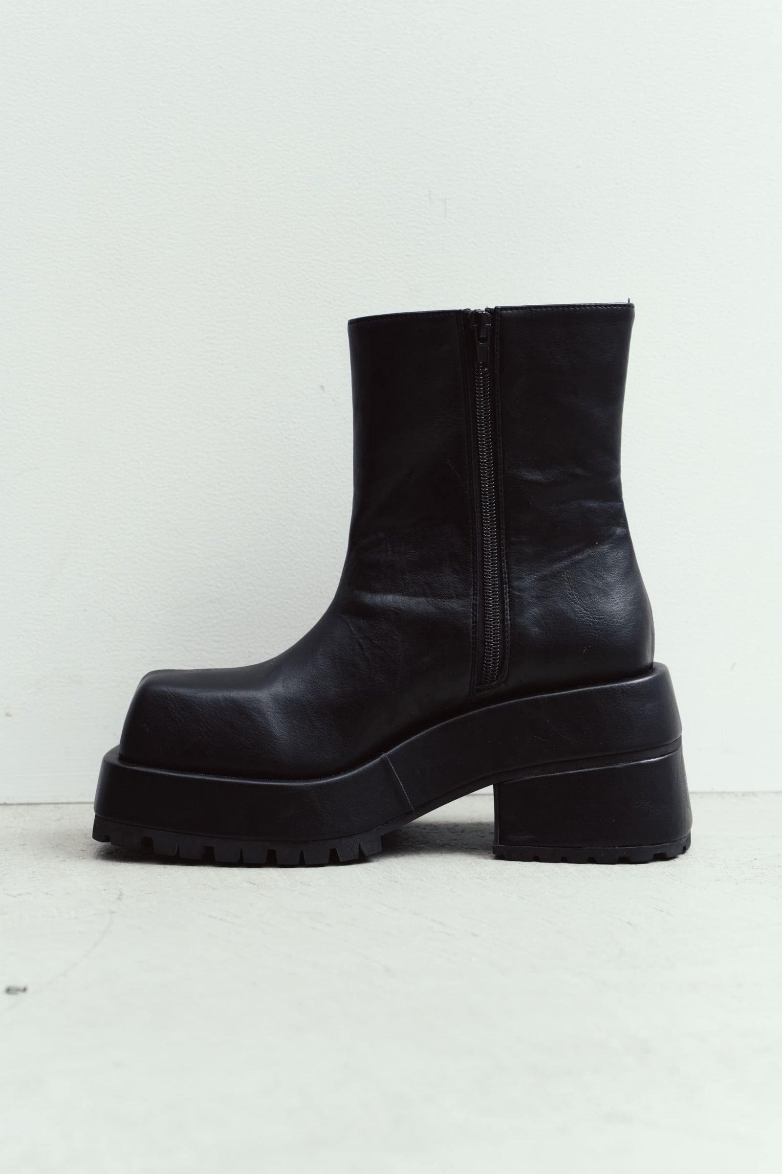 ボリューム スクエアブーツ (ブラック) volume square boots (Black) / 26AW