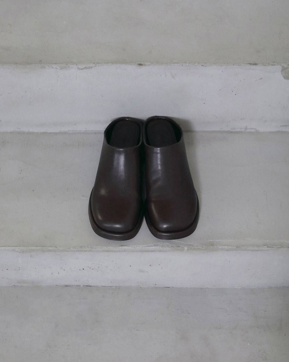 スクエアヒールスリッポン (ブラウン) Square Heel Slip-on (Brown) / 26AW 【6月29日まで期間限定予約】