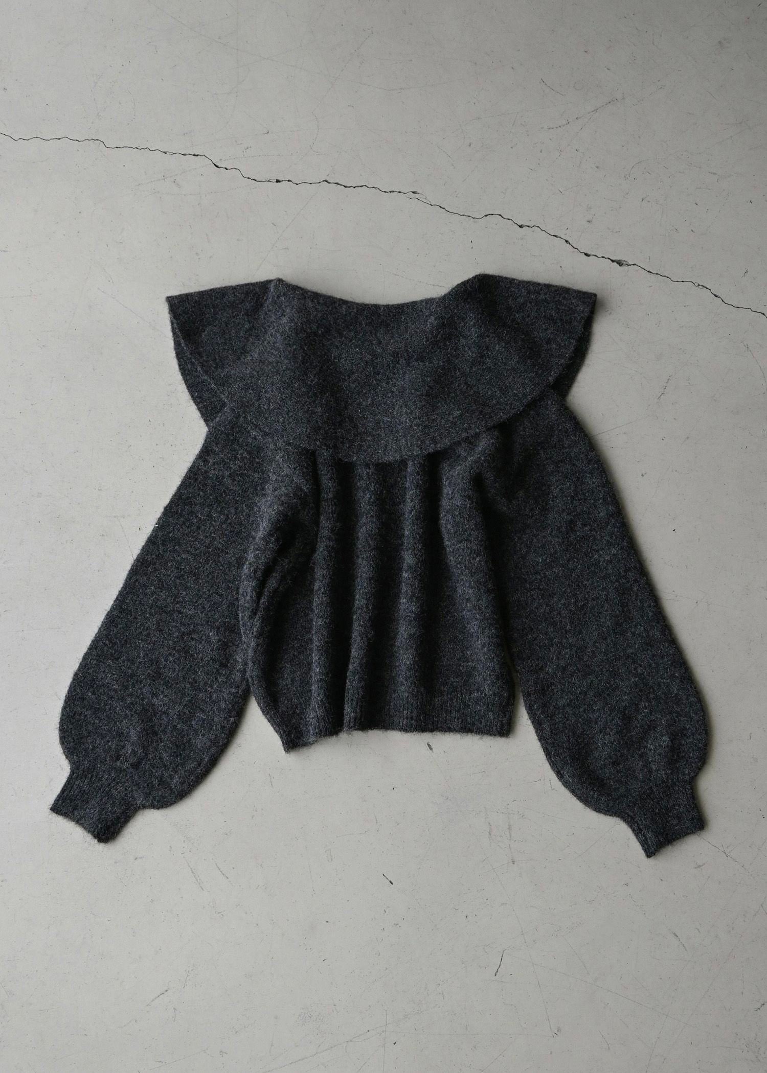 overlay big collar volume sleeve knit / ビッグカラー ボリュームスリーブニット (チャコール) / 25AW /