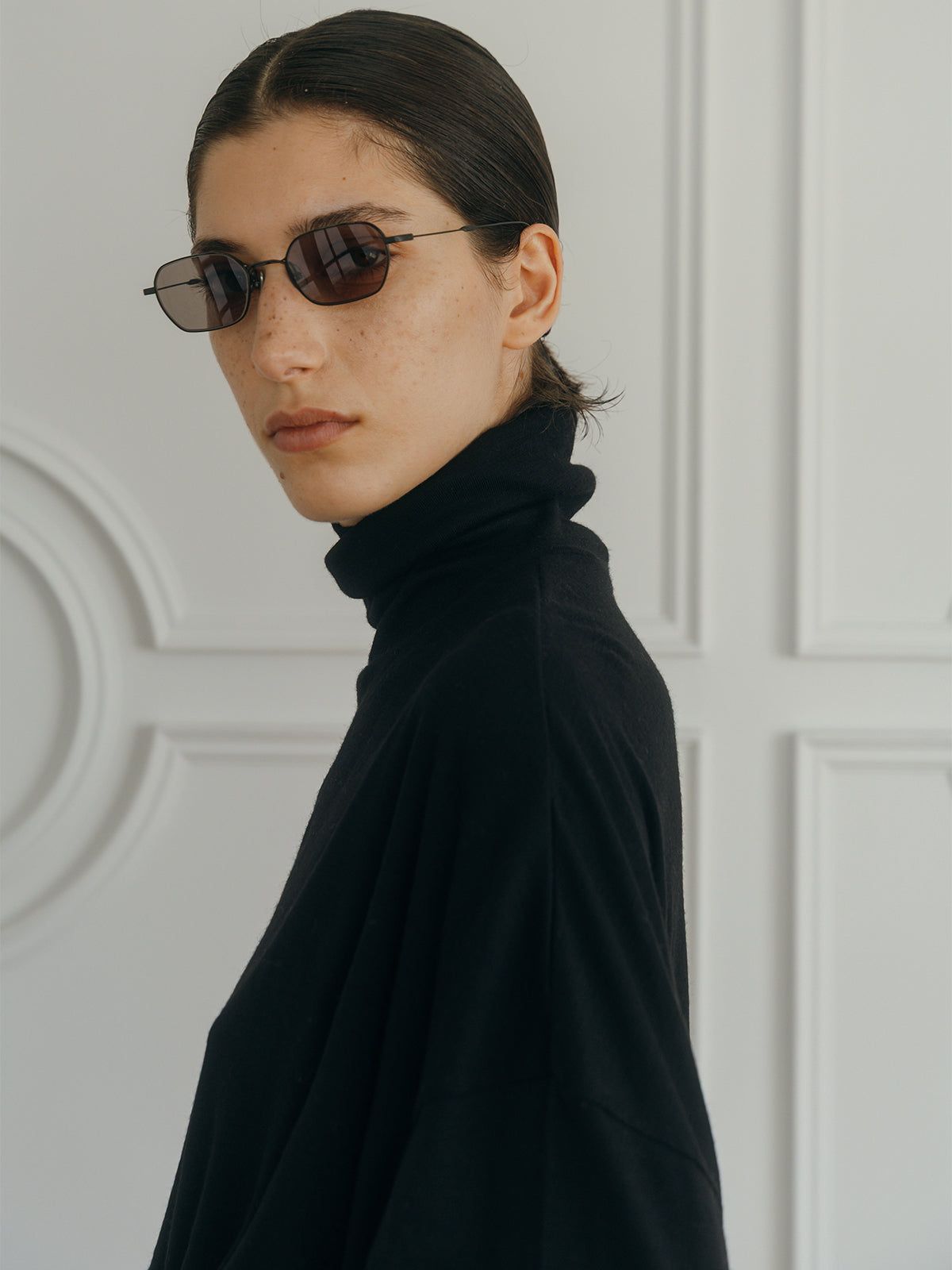 【25AW】FINE WOOL OVER HIGH NECK TOPS / ファインウール ハイネックニットトップス  (ブラック)