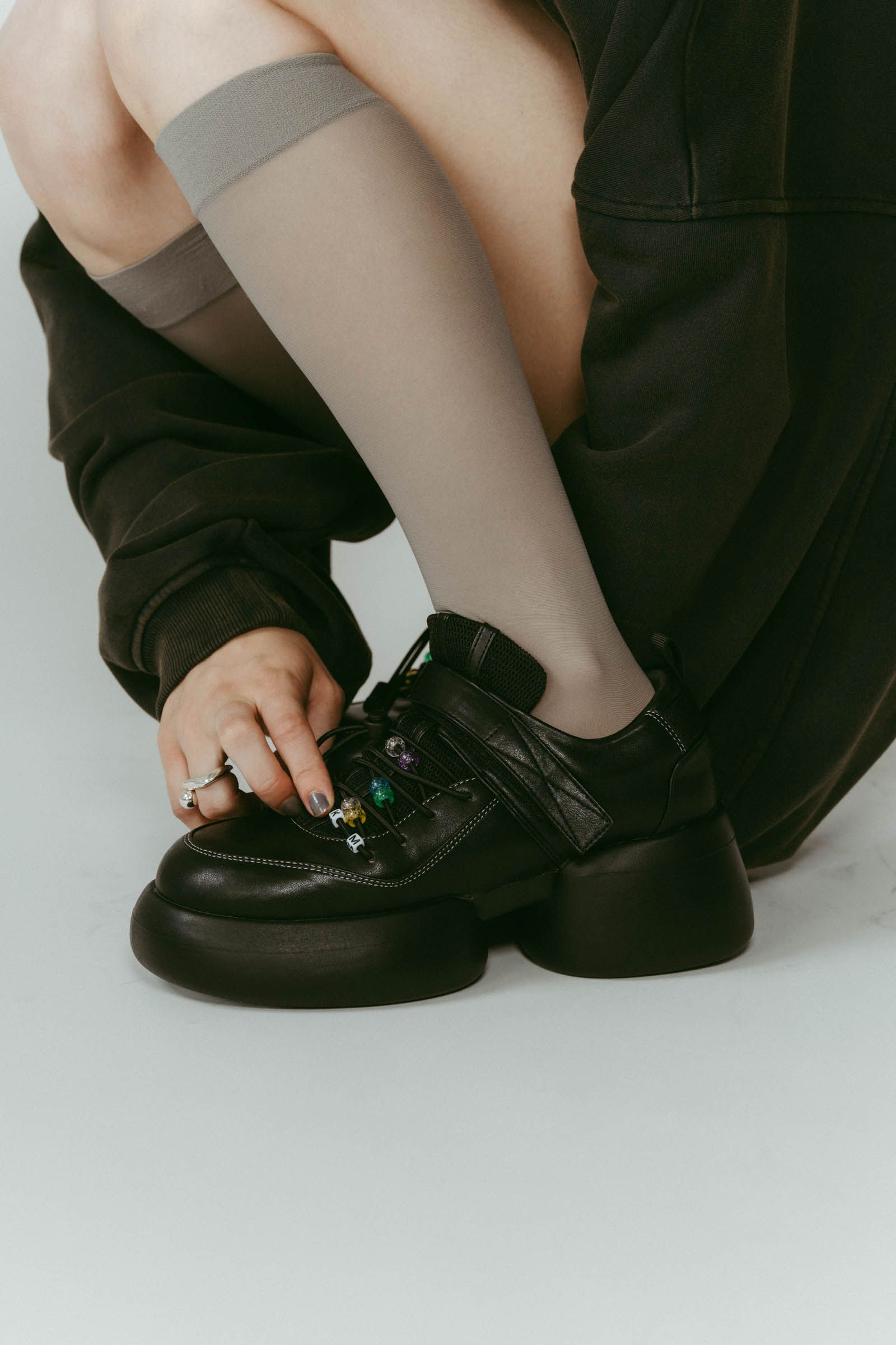 beaded sneakers / ビーズスニーカー (ブラック) / 25AW