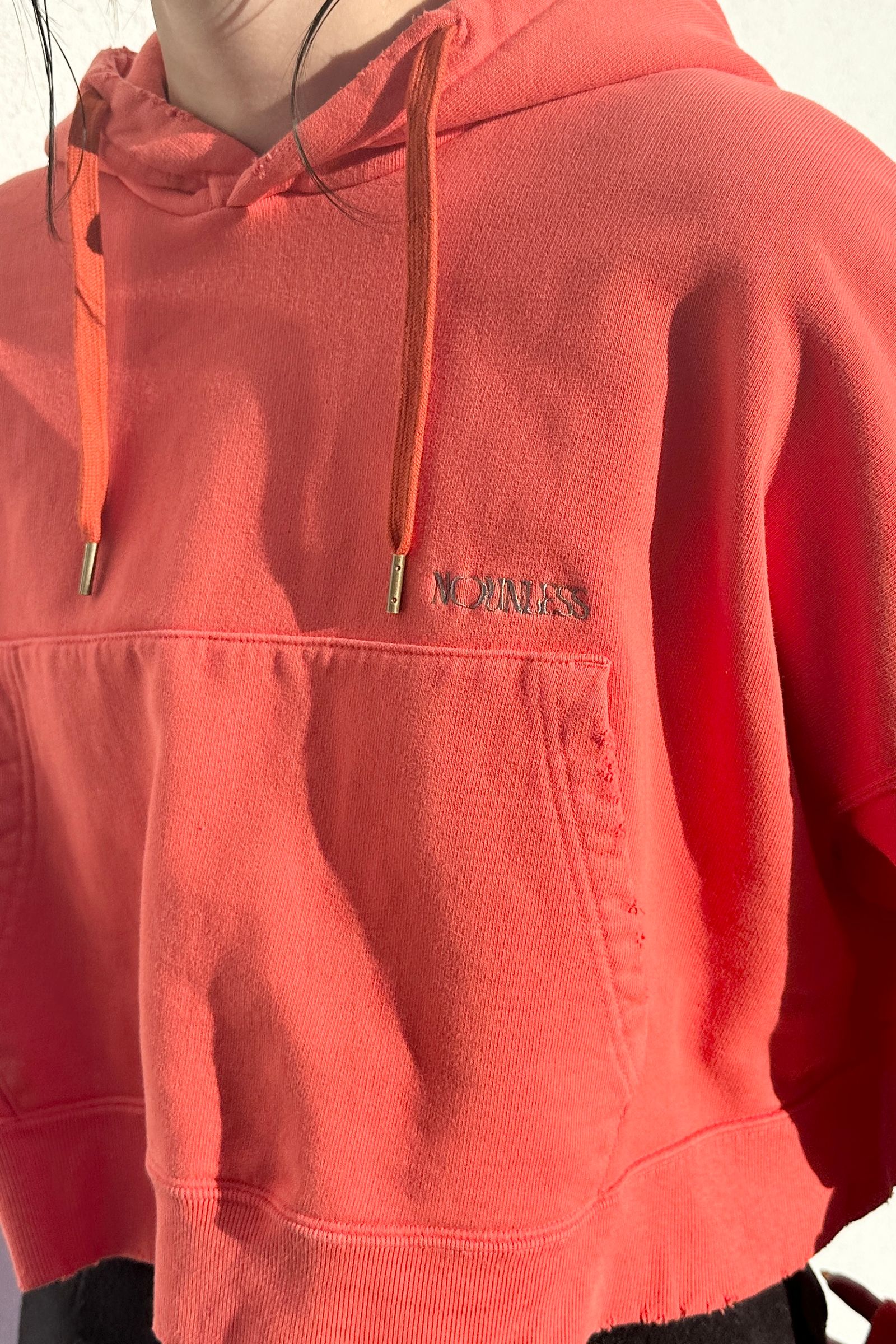 【残り1点】NOUNLESS SHORT HOODIE TOPS (ORANGE) / ショートフーディトップス オレンジ