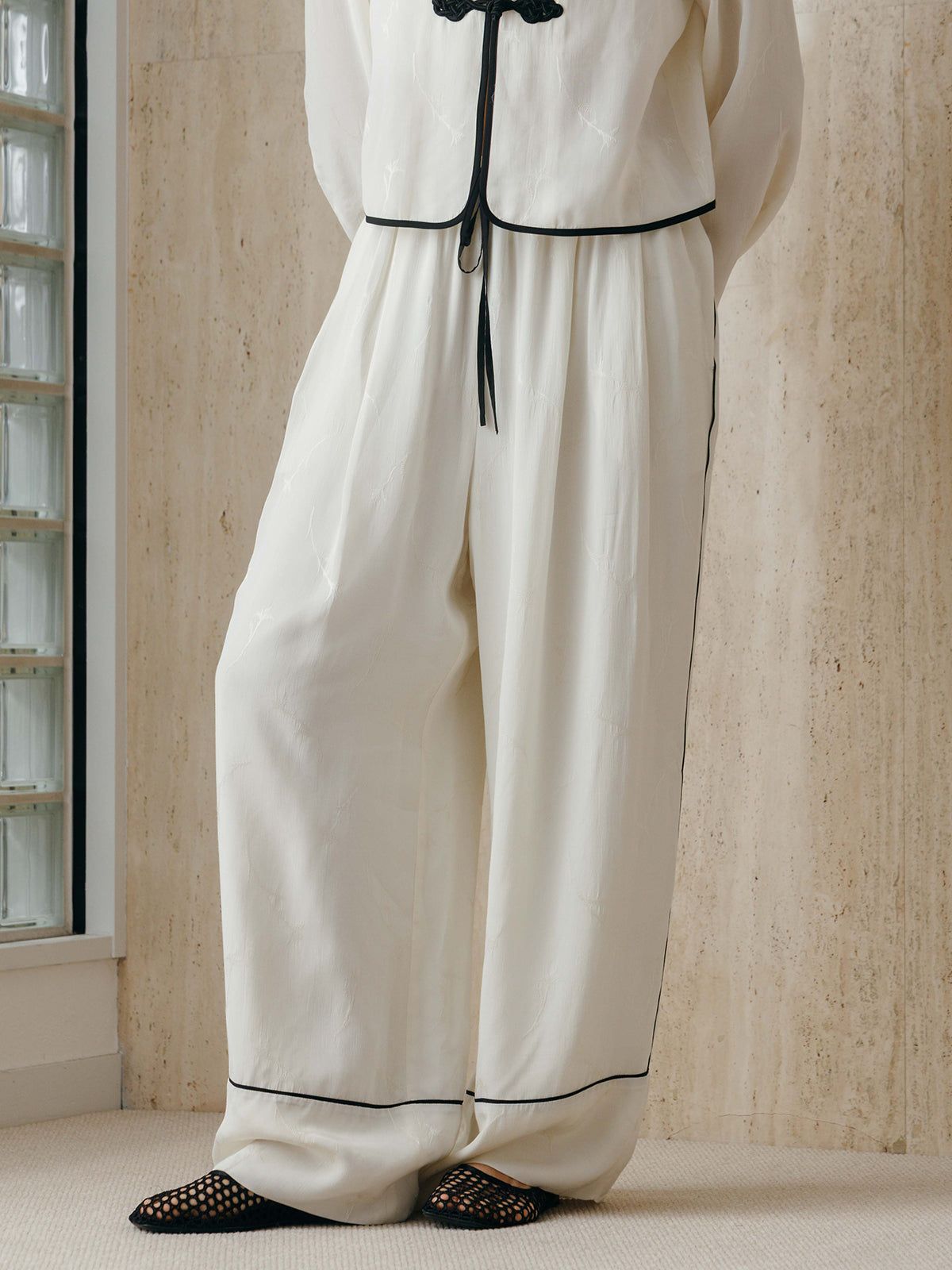 サテンジャガード イージーパンツ (アイボリー) SATIN JQ EASY PANTS (Ivory) /  26SS