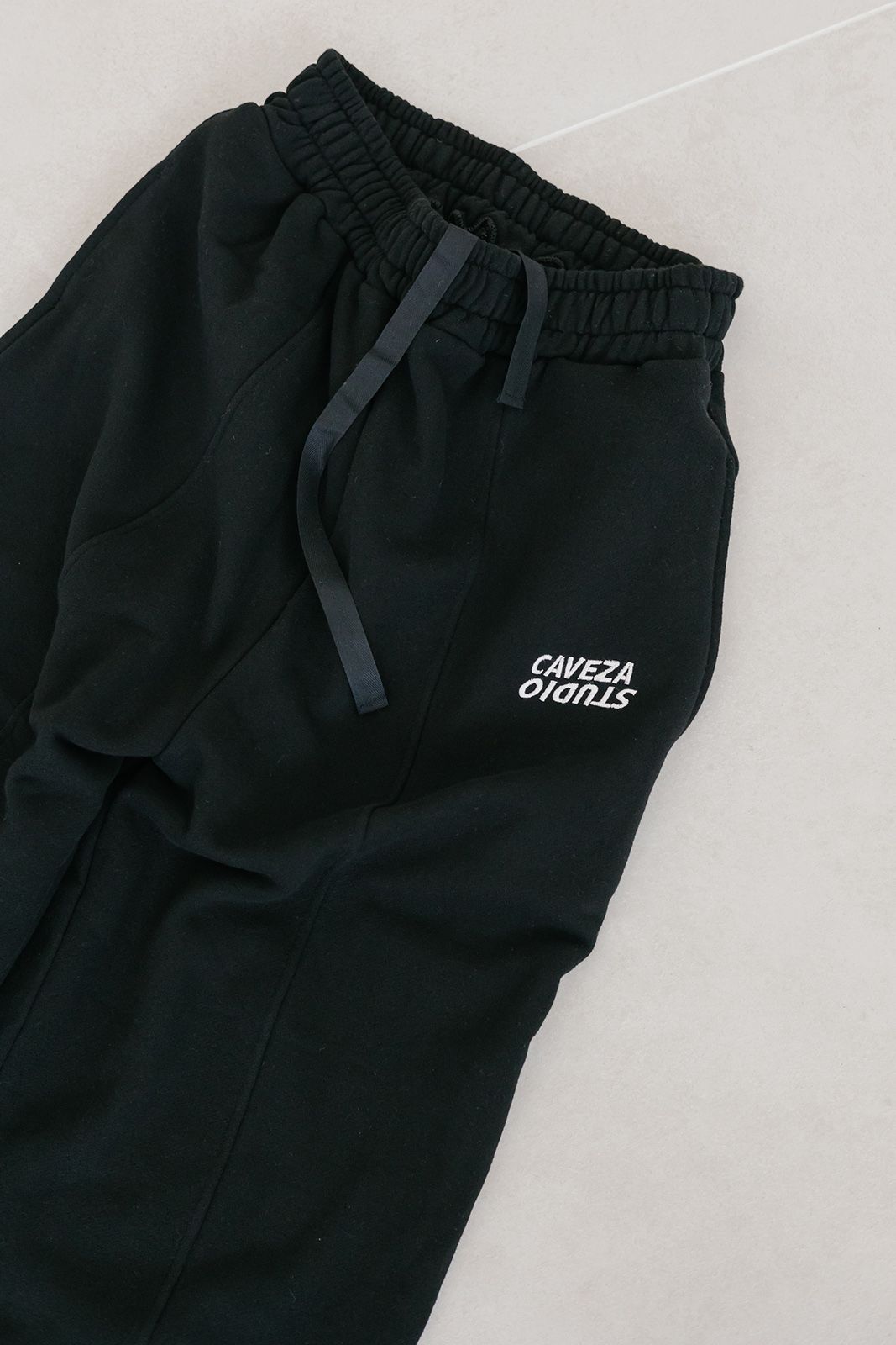 【再販売】CAVEZA STUDIO スウェットパンツ (ブラック)