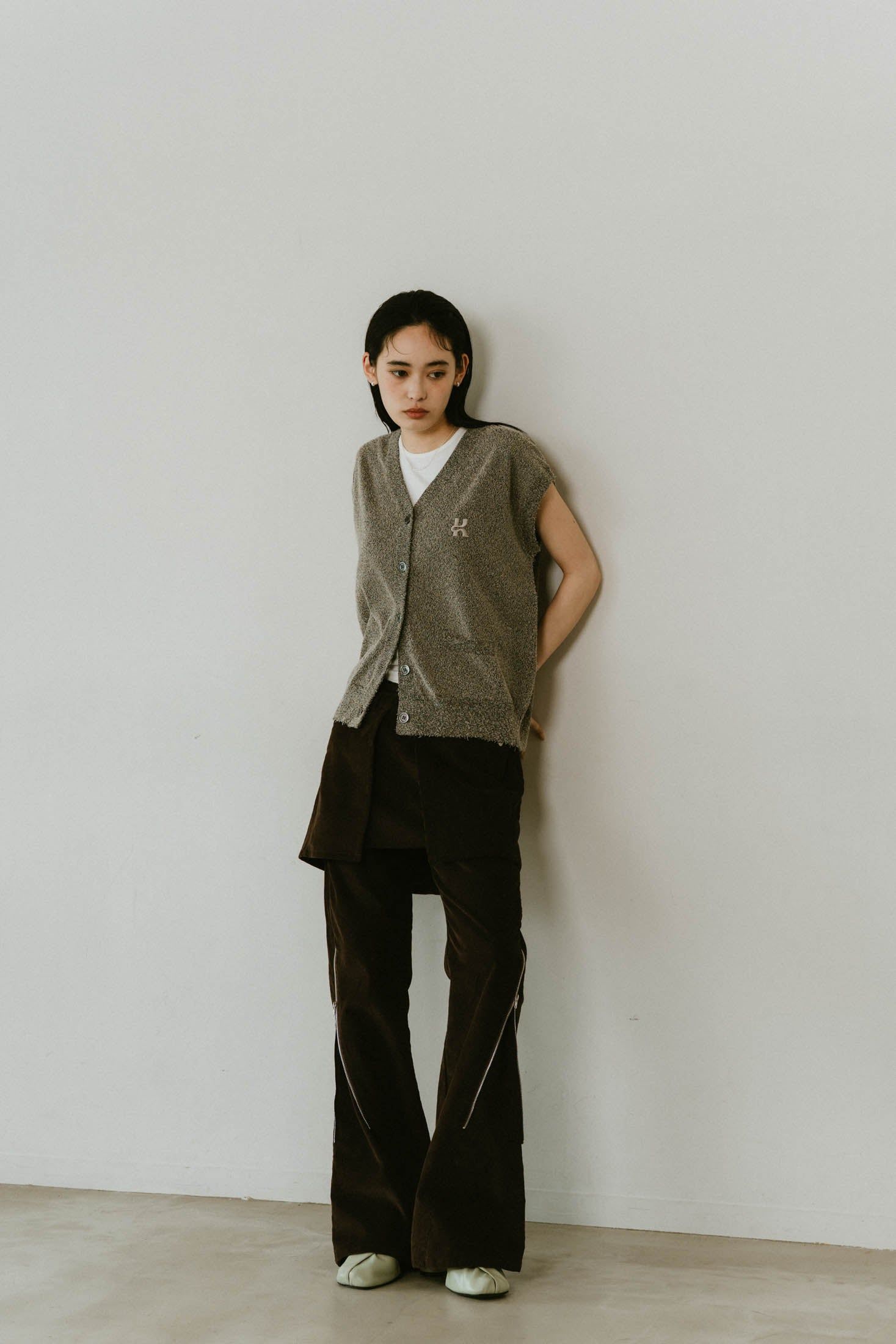 Vneck logo knit vest / Vネック ロゴニットベスト (ミックス) / 25SS