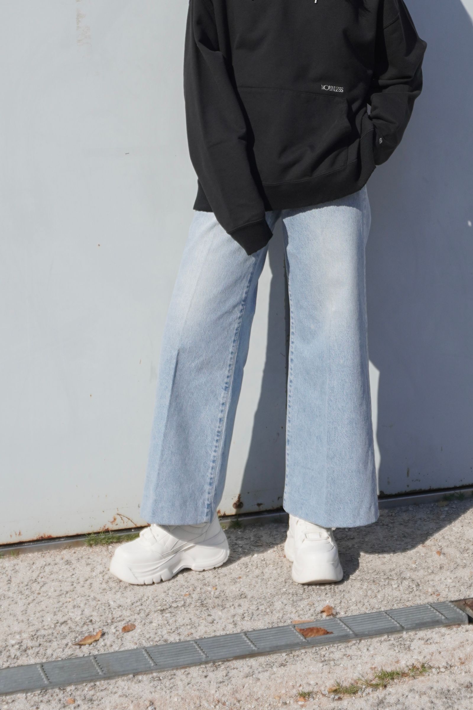 WIDE JEAN TROUSERS / デニムワイドパンツ (アッシュブリーチ) / レディース