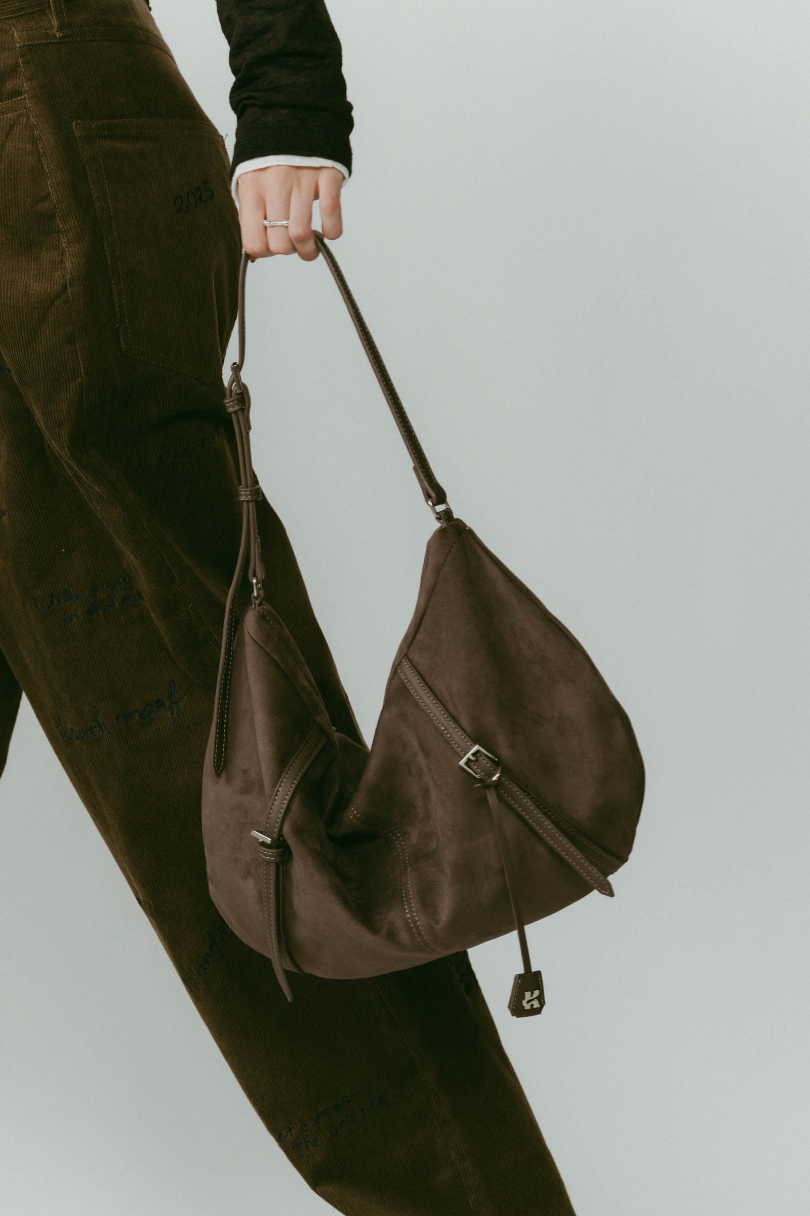 suede moon bag / スエード ムーンバッグ (グレー) / 25AW