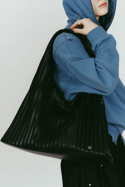 leather pleats bag (Black) / レザープリーツバッグ (ブラック) / 26SS